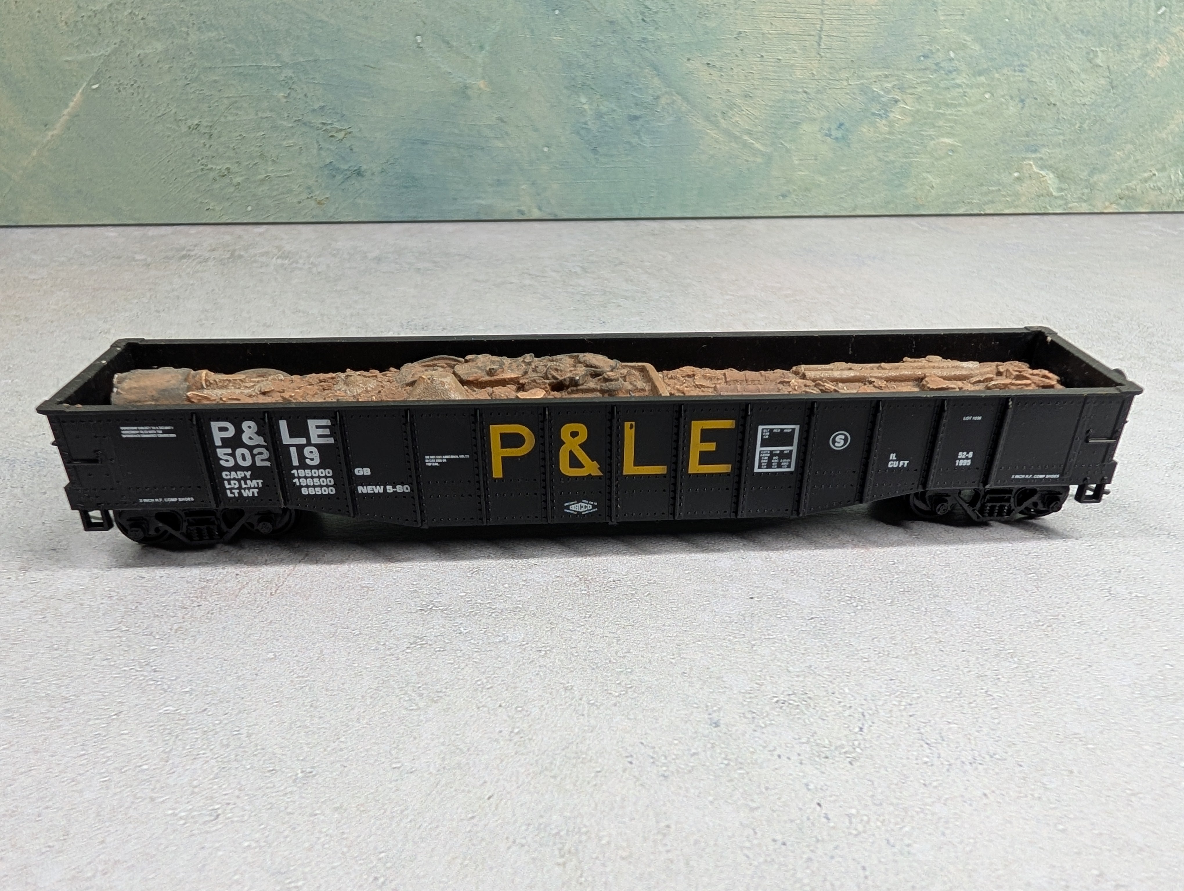 USED Athearn HO Scale Gondola w/ Scrap Load Pittsburgh and Lake Erie P&LE #50219