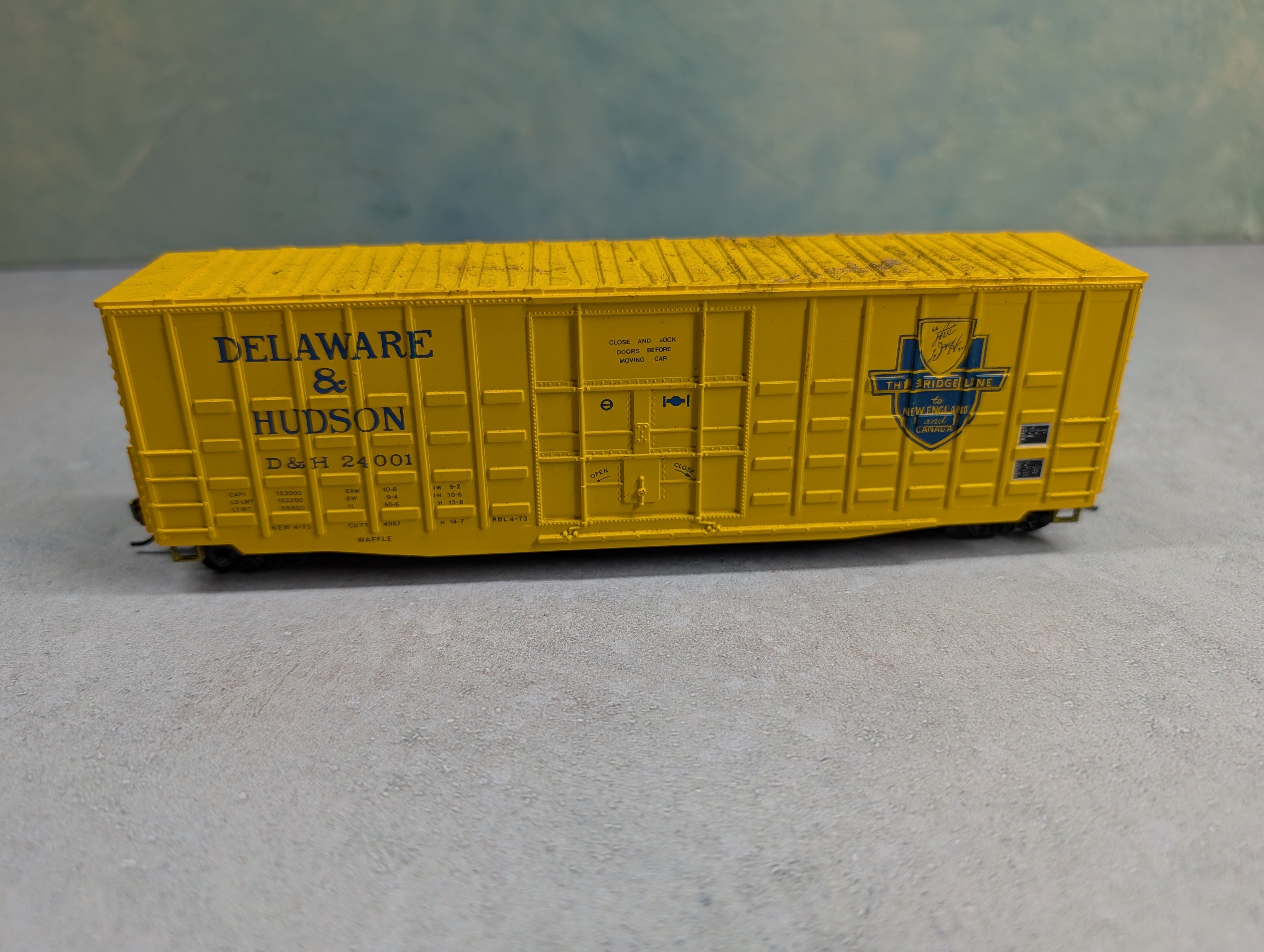USED Roundhouse HO Scale 50' Waffle Box Car Delaware and Hudson D&H #24001