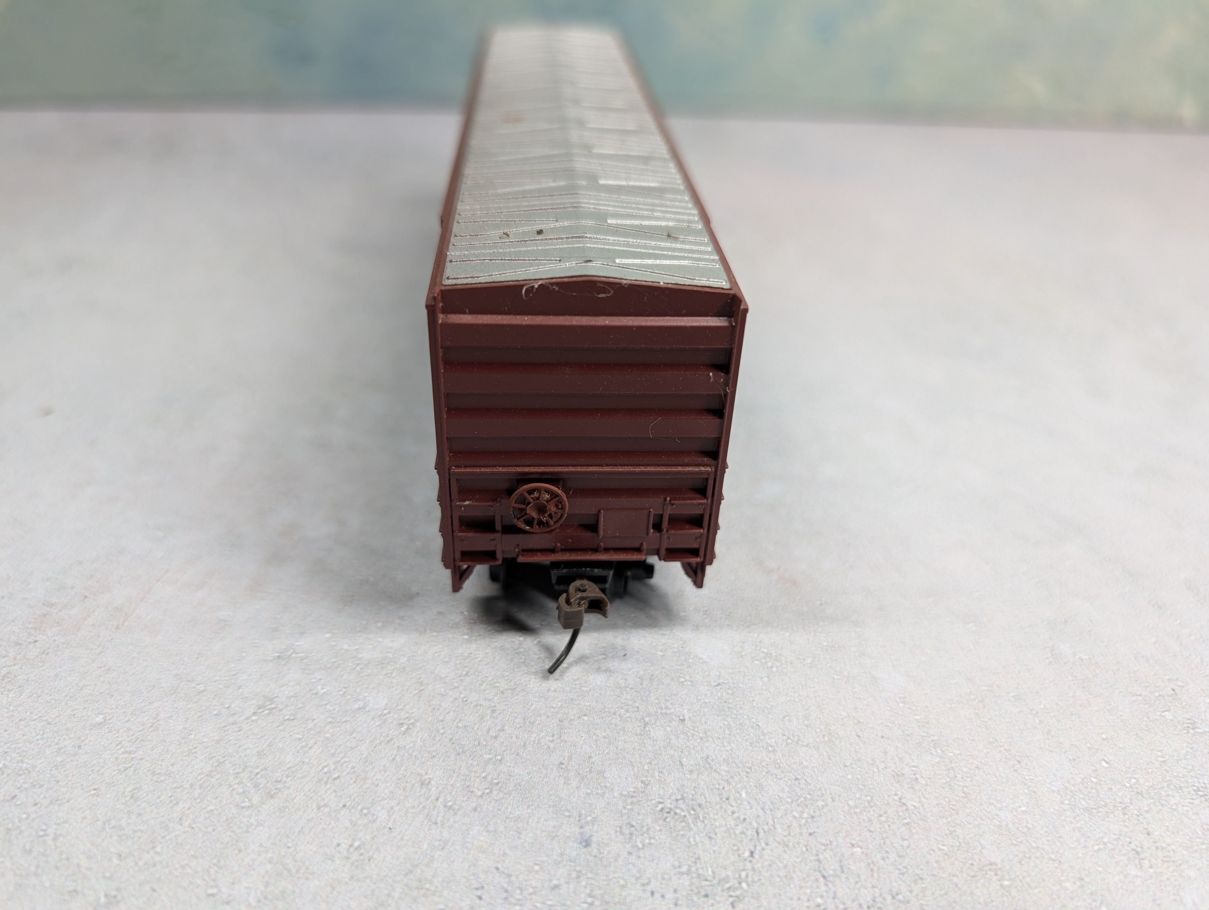 USED Roundhouse HO Scale 50' Box Car Western Pacific WP #32221