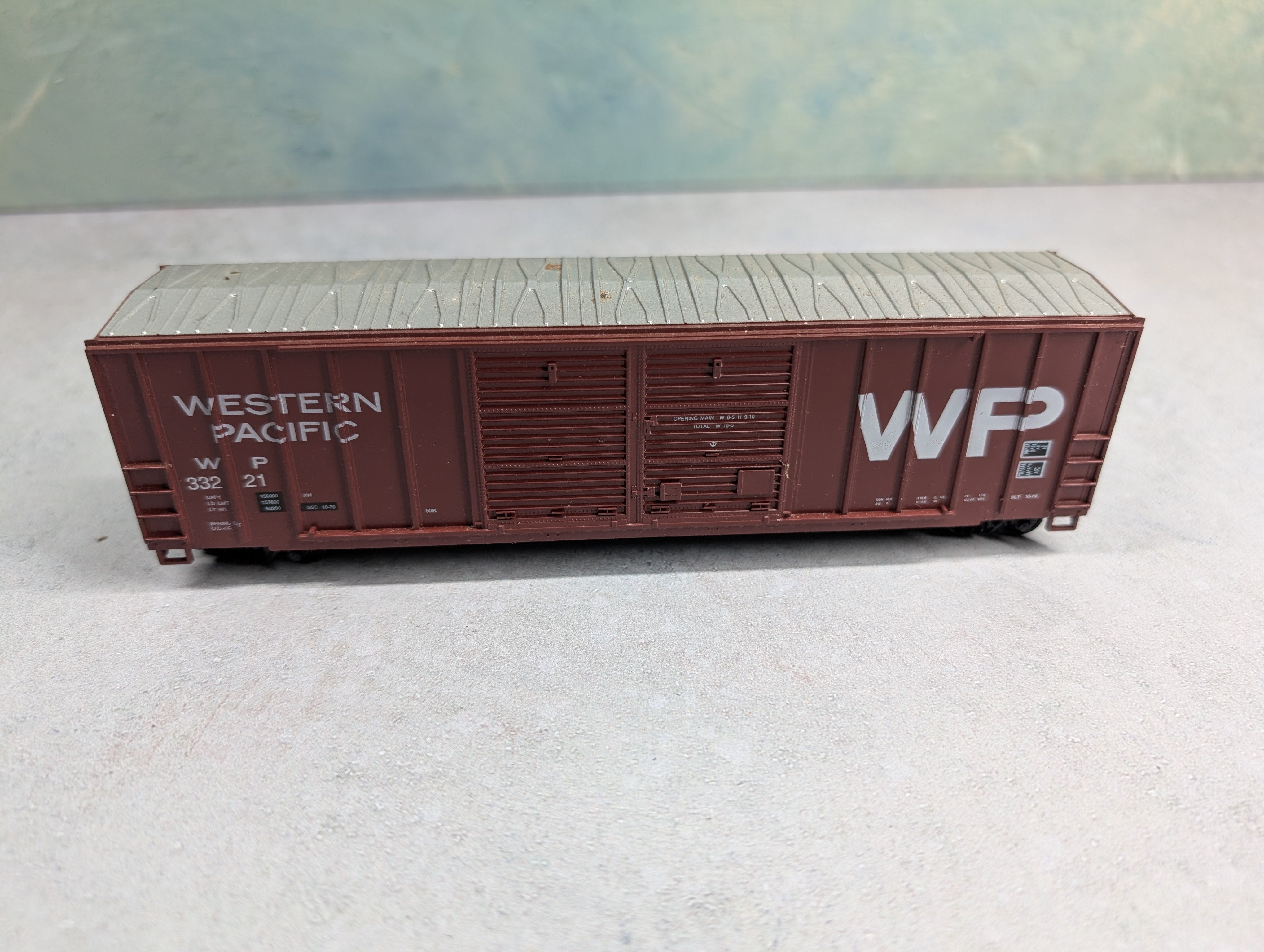 USED Roundhouse HO Scale 50' Box Car Western Pacific WP #32221