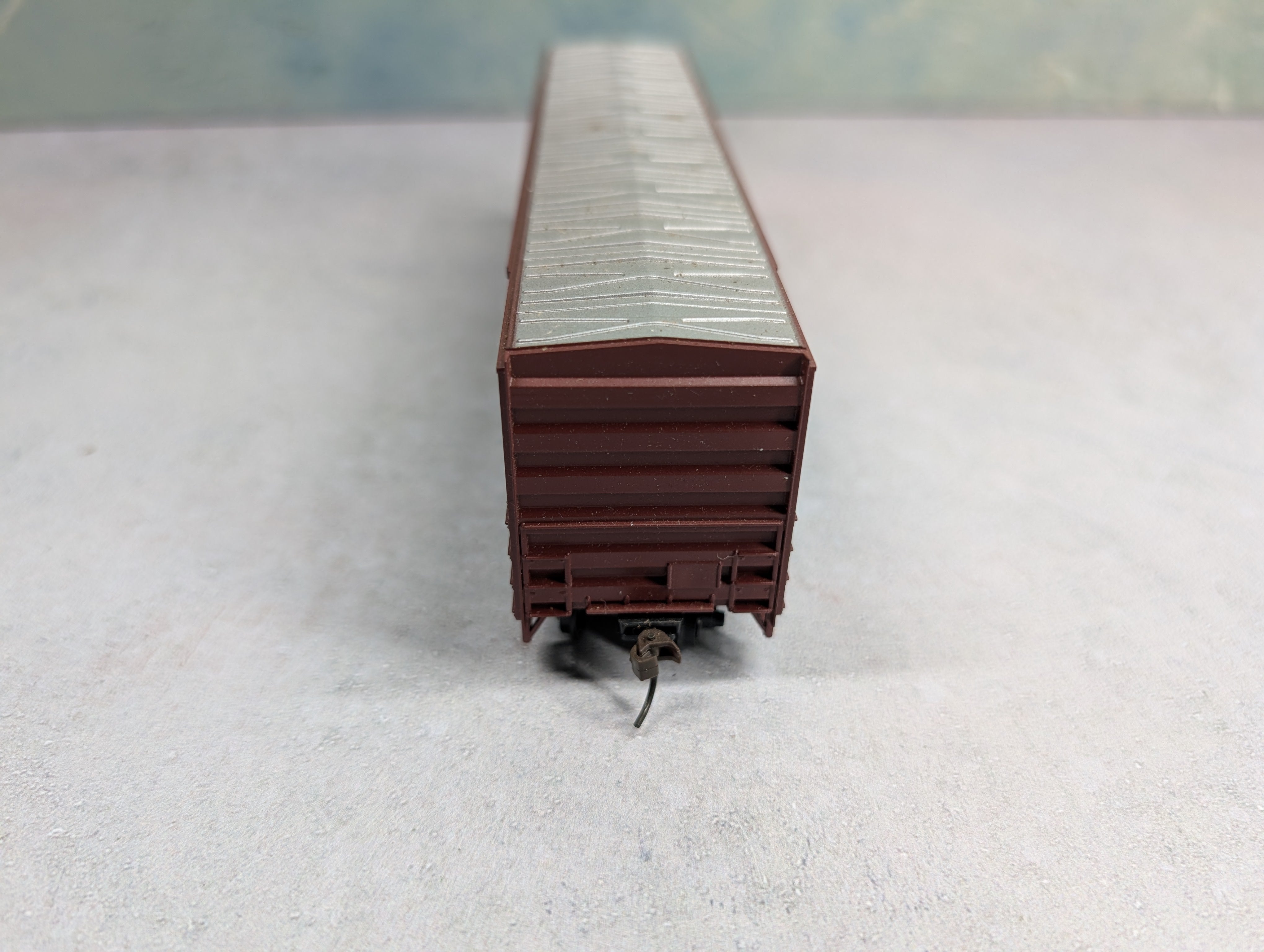 USED Roundhouse HO Scale 50' Box Car Western Pacific WP #32221