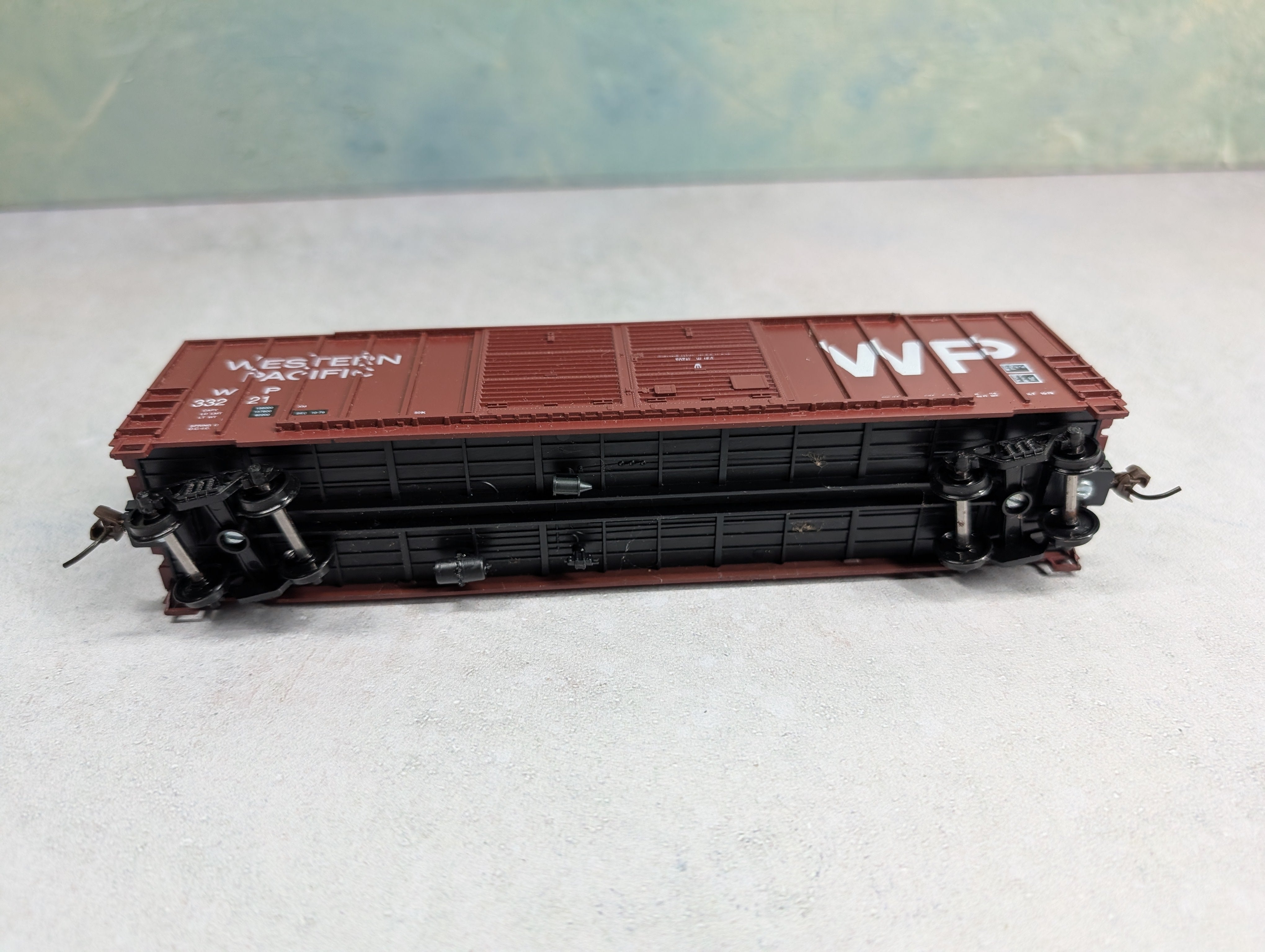 USED Roundhouse HO Scale 50' Box Car Western Pacific WP #32221