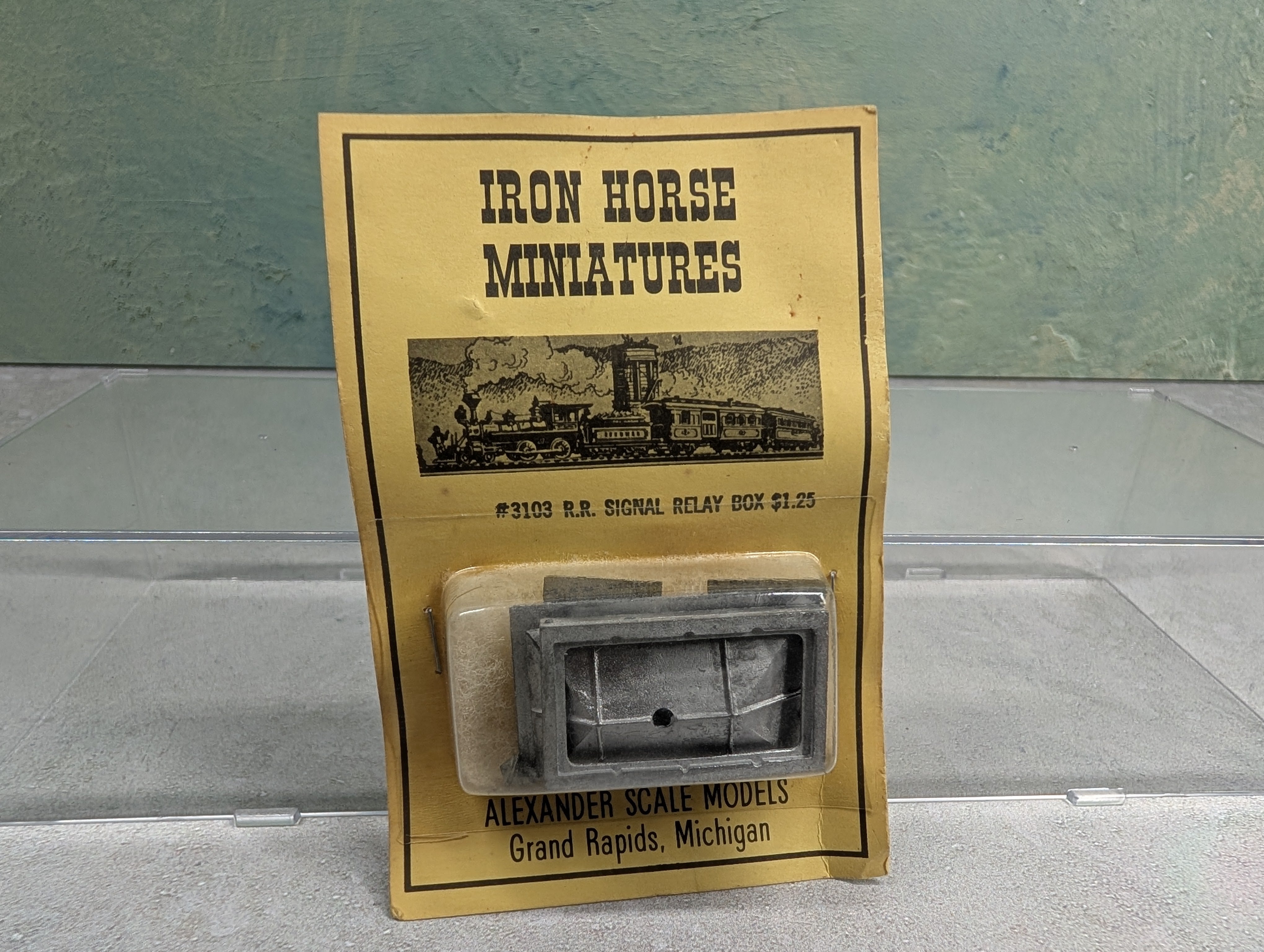 Iron Horse Miniatures 3103 HO Scale Railroad Signal Relay Box, Metal KIT