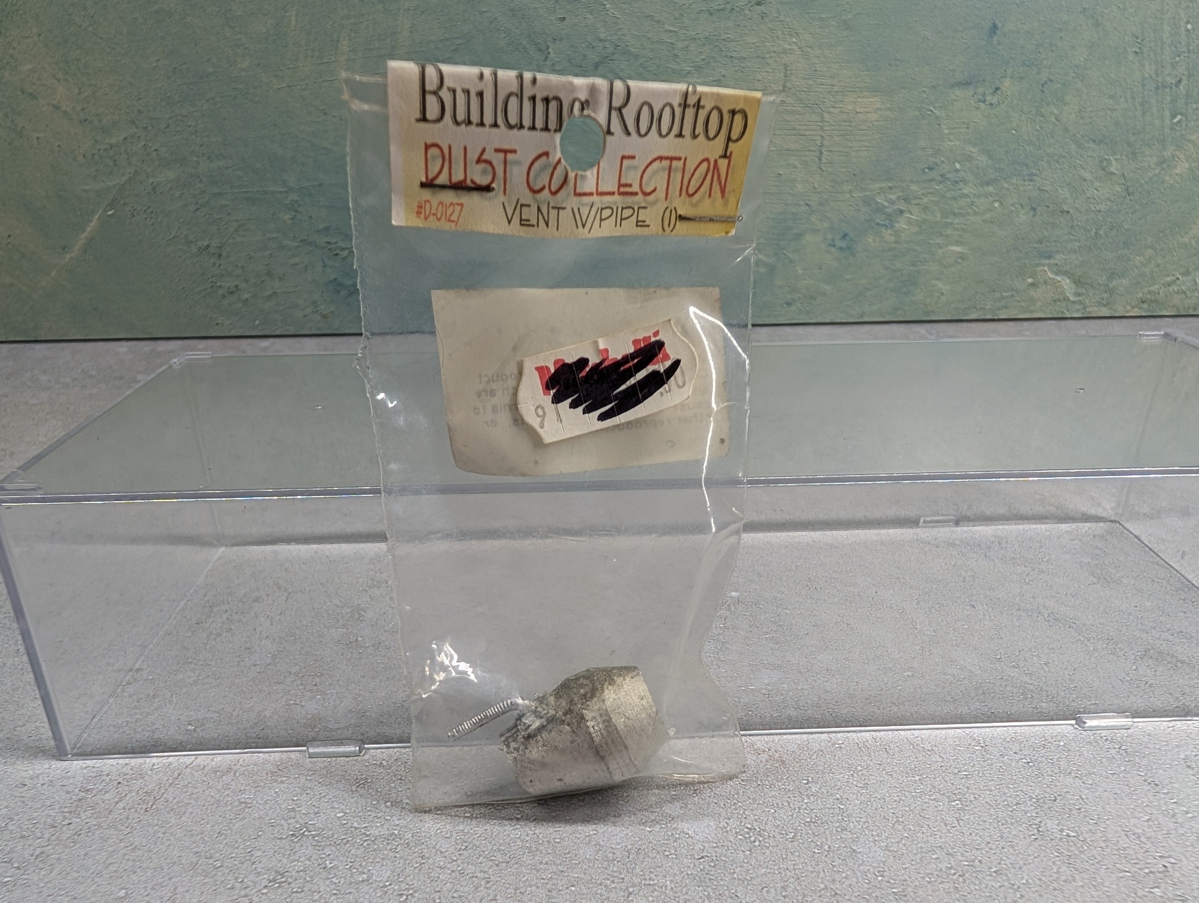 Model Tech Studios #D-0127 HO Scale Vent w/ Pipe, Metal Detail Parts (1 pc)