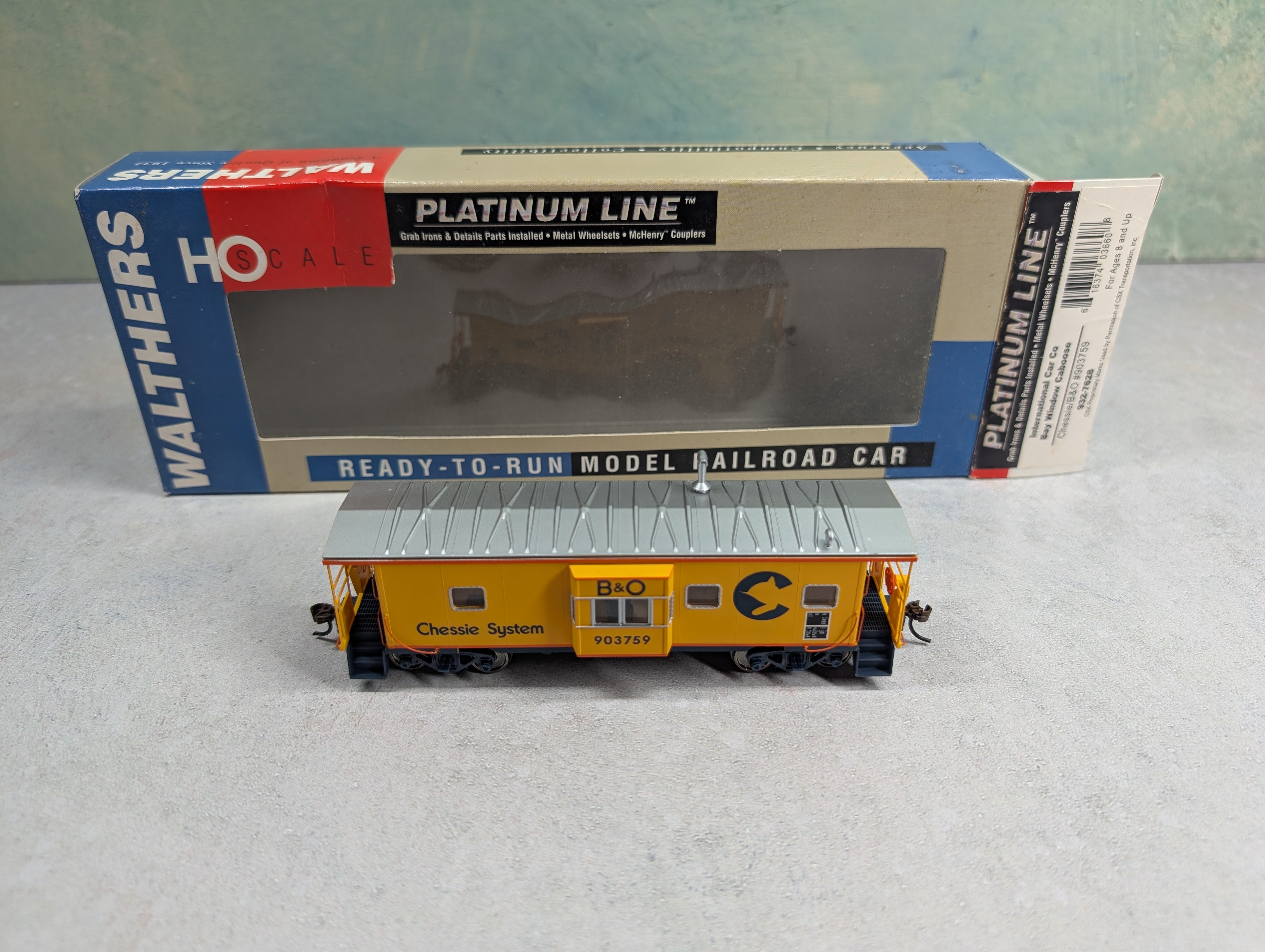 USED Walthers 932-7628 HO Scale International Car Co Bay Window Caboose Chessie System B&O #903759