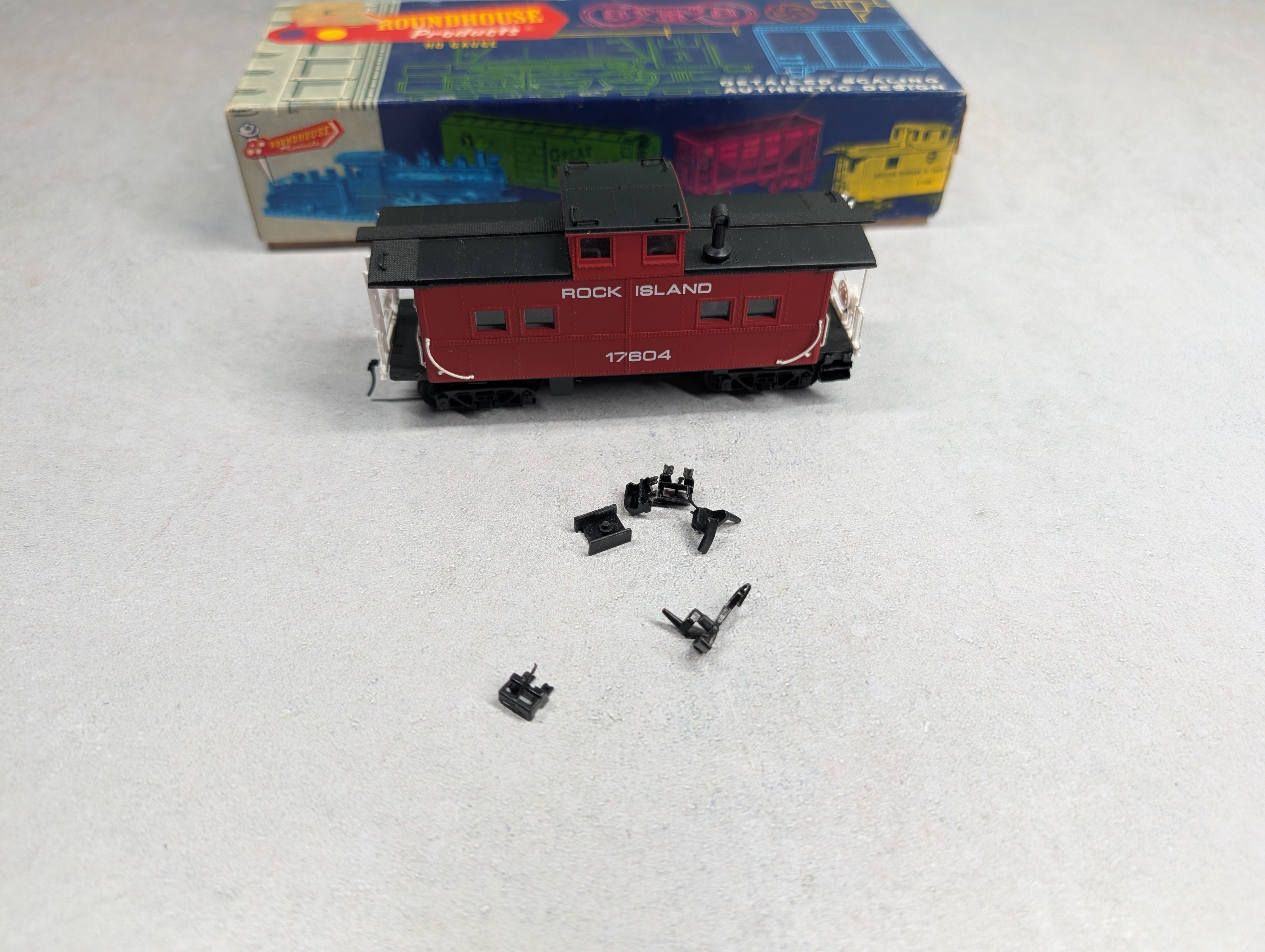 USED Life-Like HO Scale Center Cupola Steel Caboose, Proto 2000 Rock Island #17604