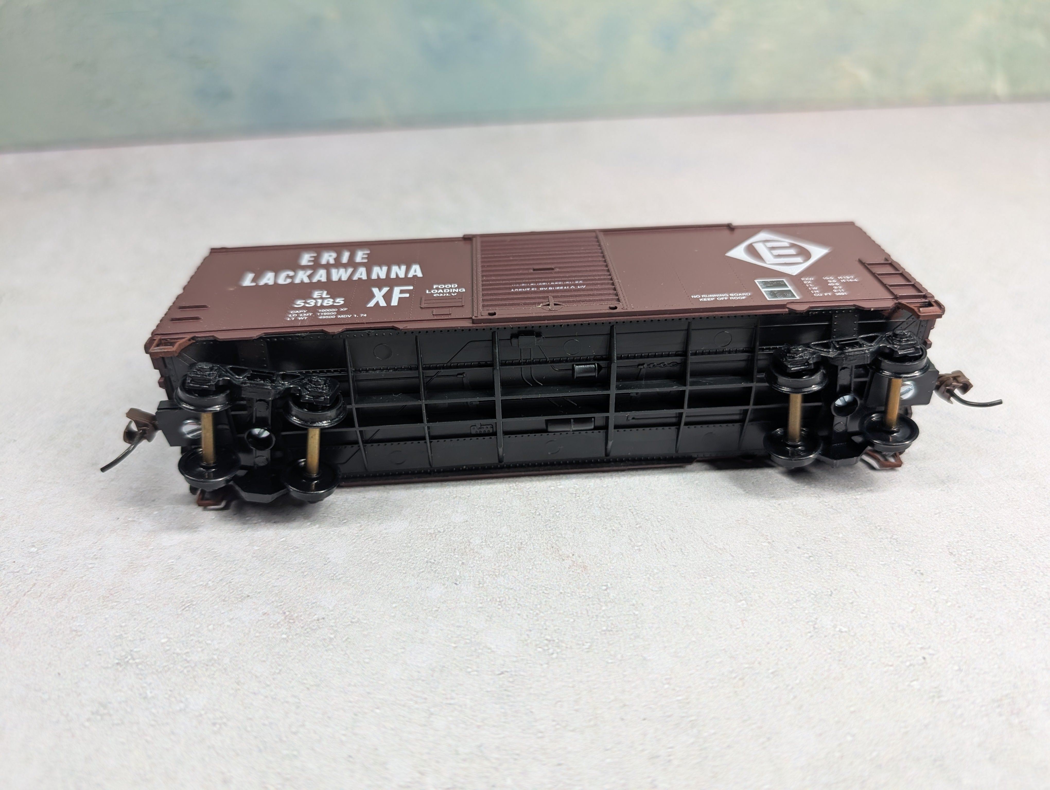 USED Roundhouse HO Scale 40' Box Car Erie Lackawanna EL #53185
