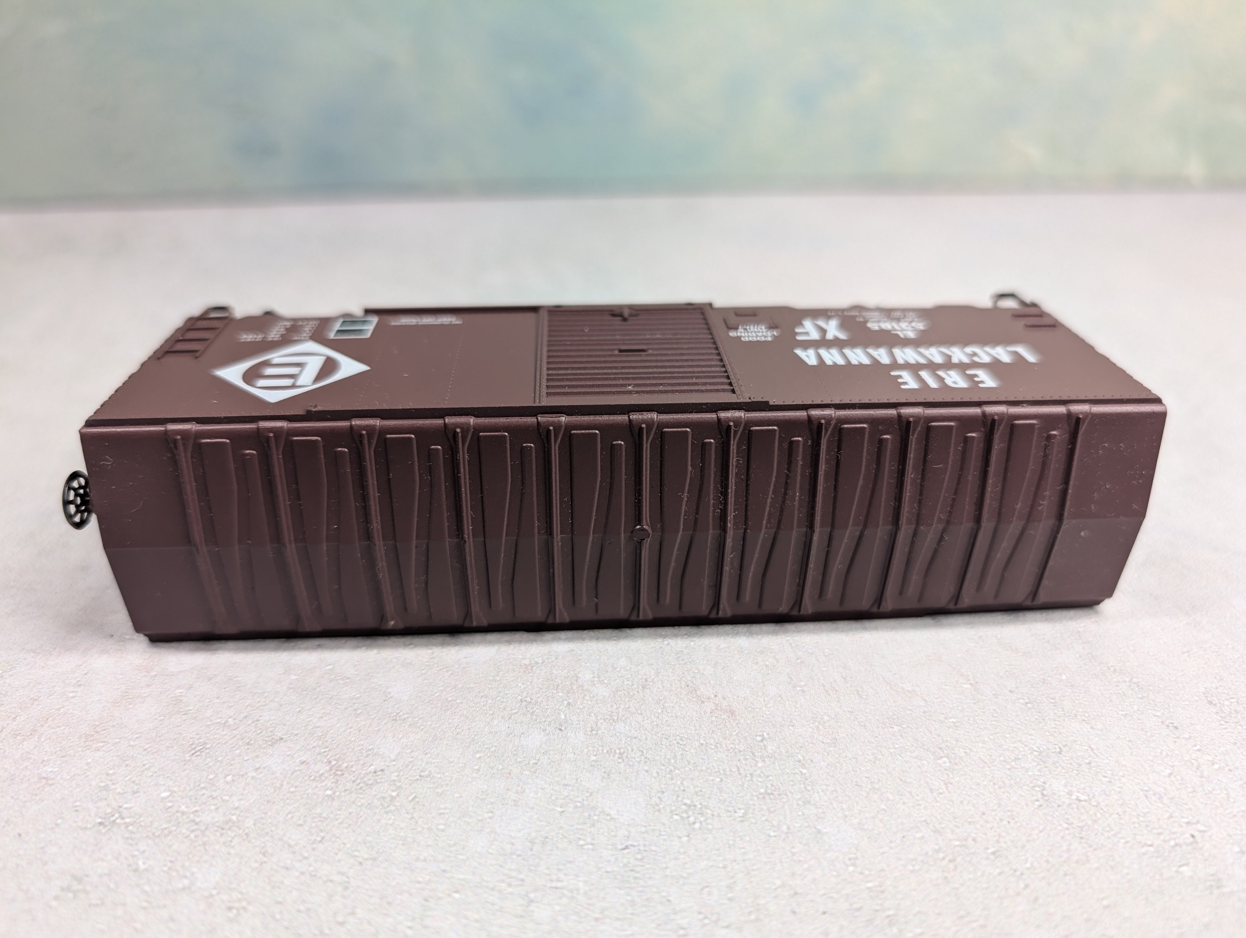 USED Roundhouse HO Scale 40' Box Car Erie Lackawanna EL #53185