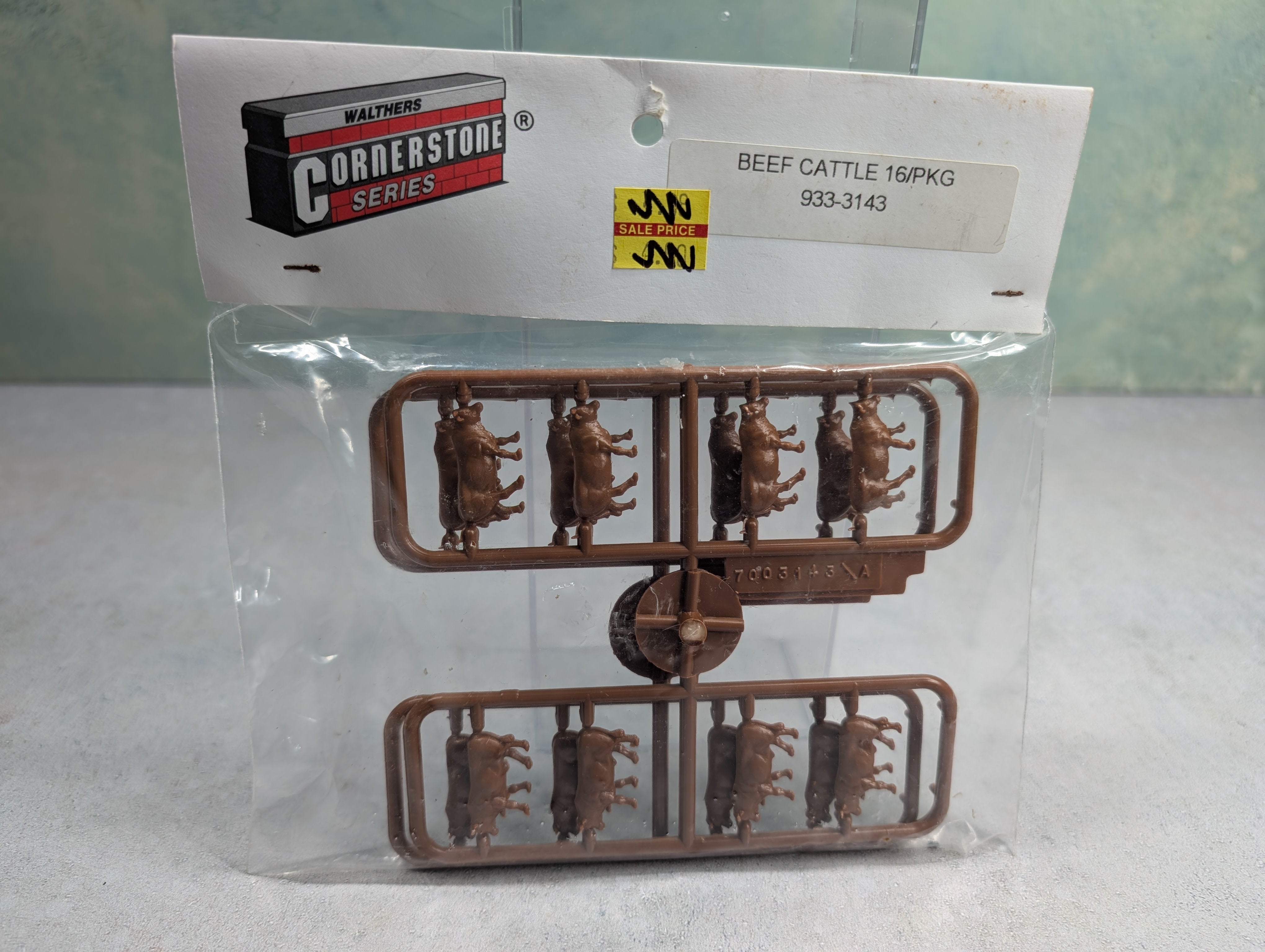 Walthers 933-3143 HO Scale Beef Cattle (16 pcs)