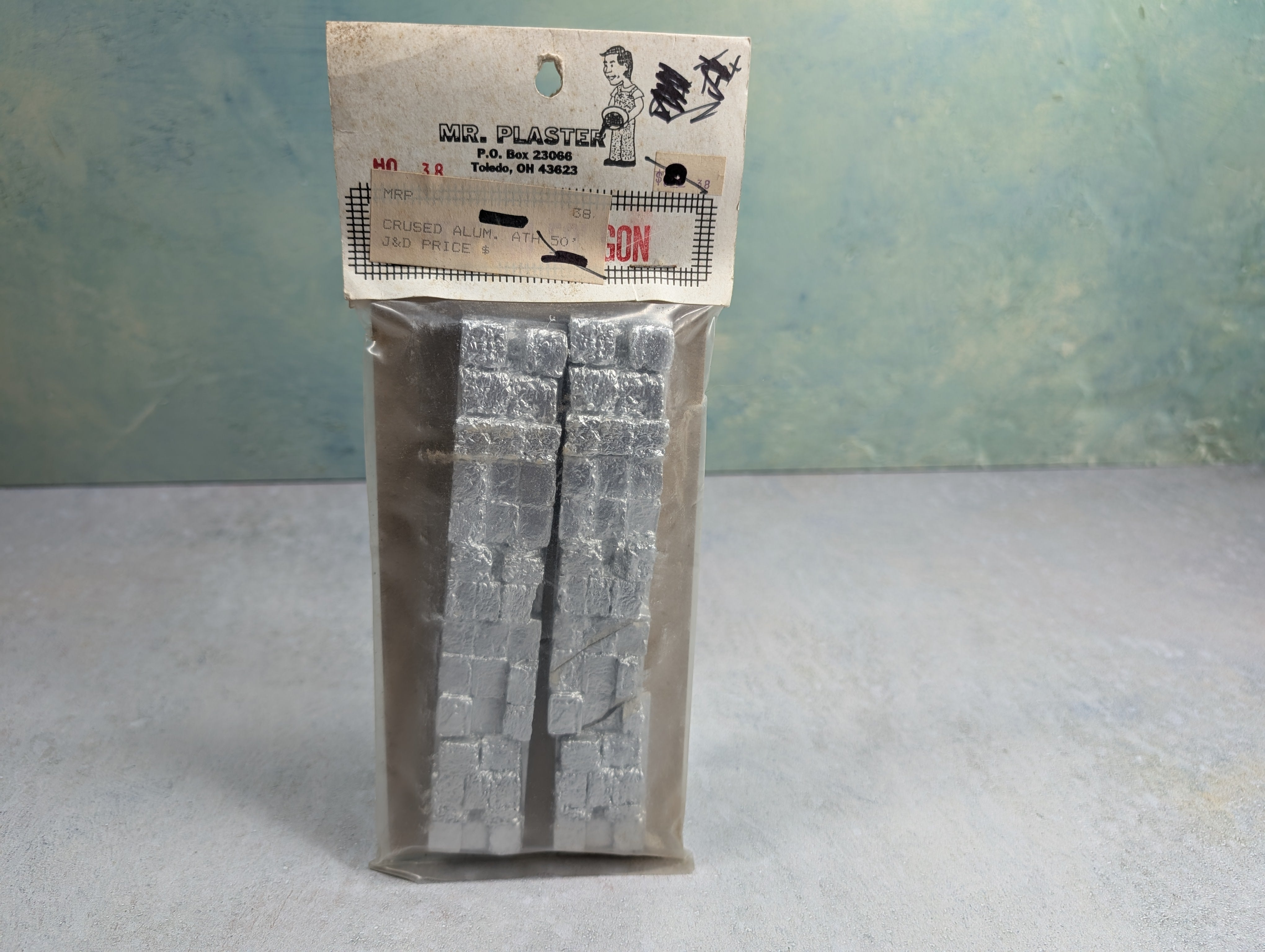 Mr. Plaster 38 HO Scale Crushed Aluminum Loads for 50' Gondola (damaged) (2 pcs)