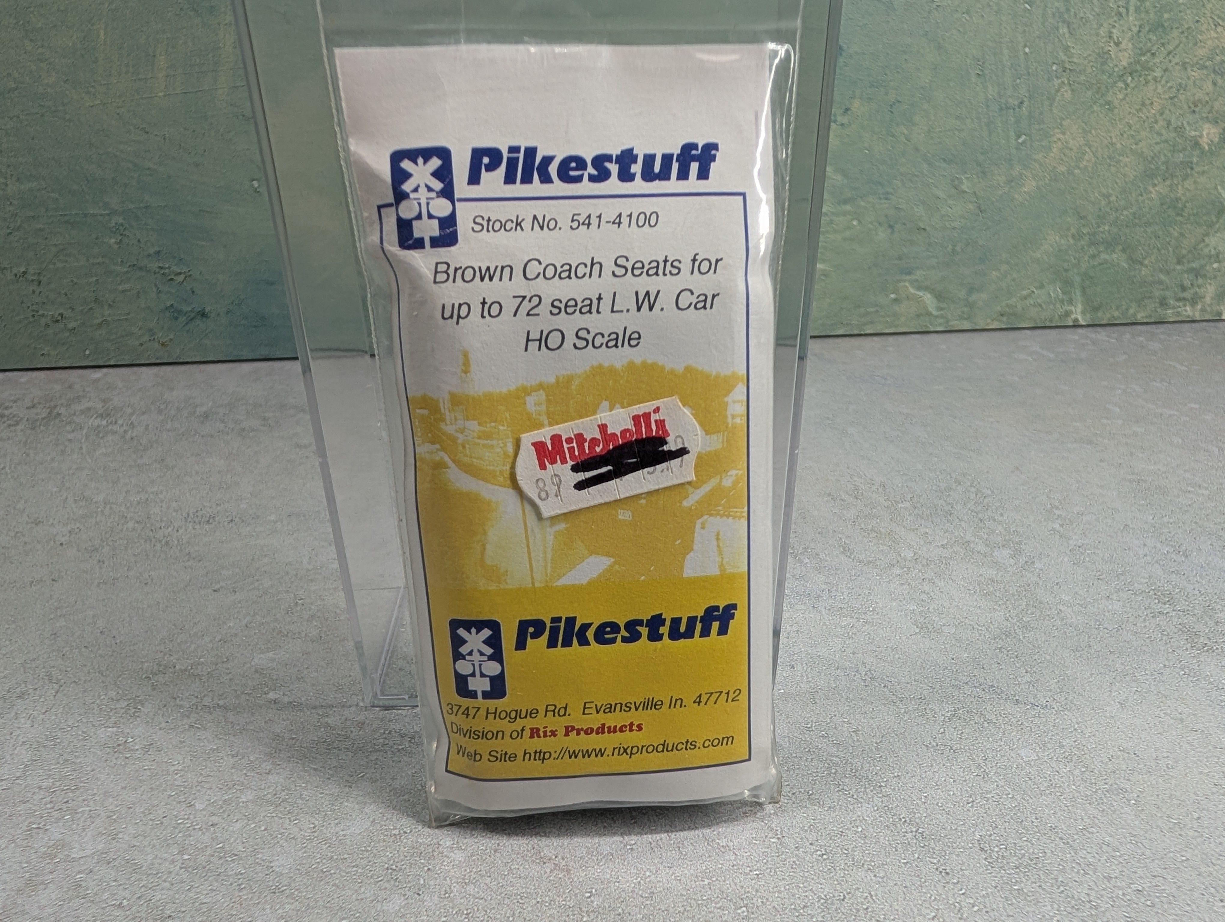 Rix 541-4100 HO Scale PikeStuff Brown Coach Seats for up to 72 Seat LW Car