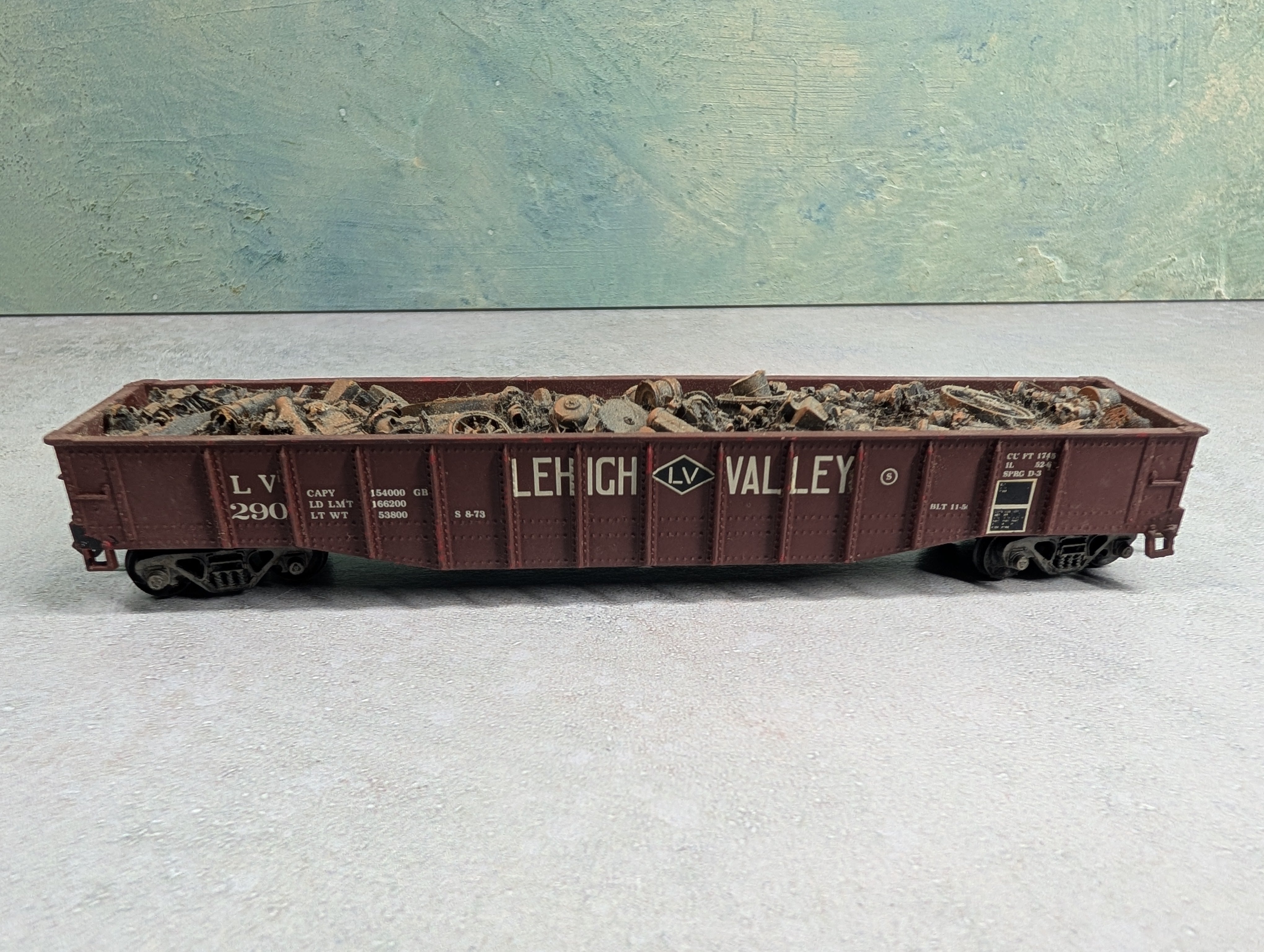 USED Athearn HO Scale Gondola w/ Scrap Load Lehigh Valley LV #290 Decal