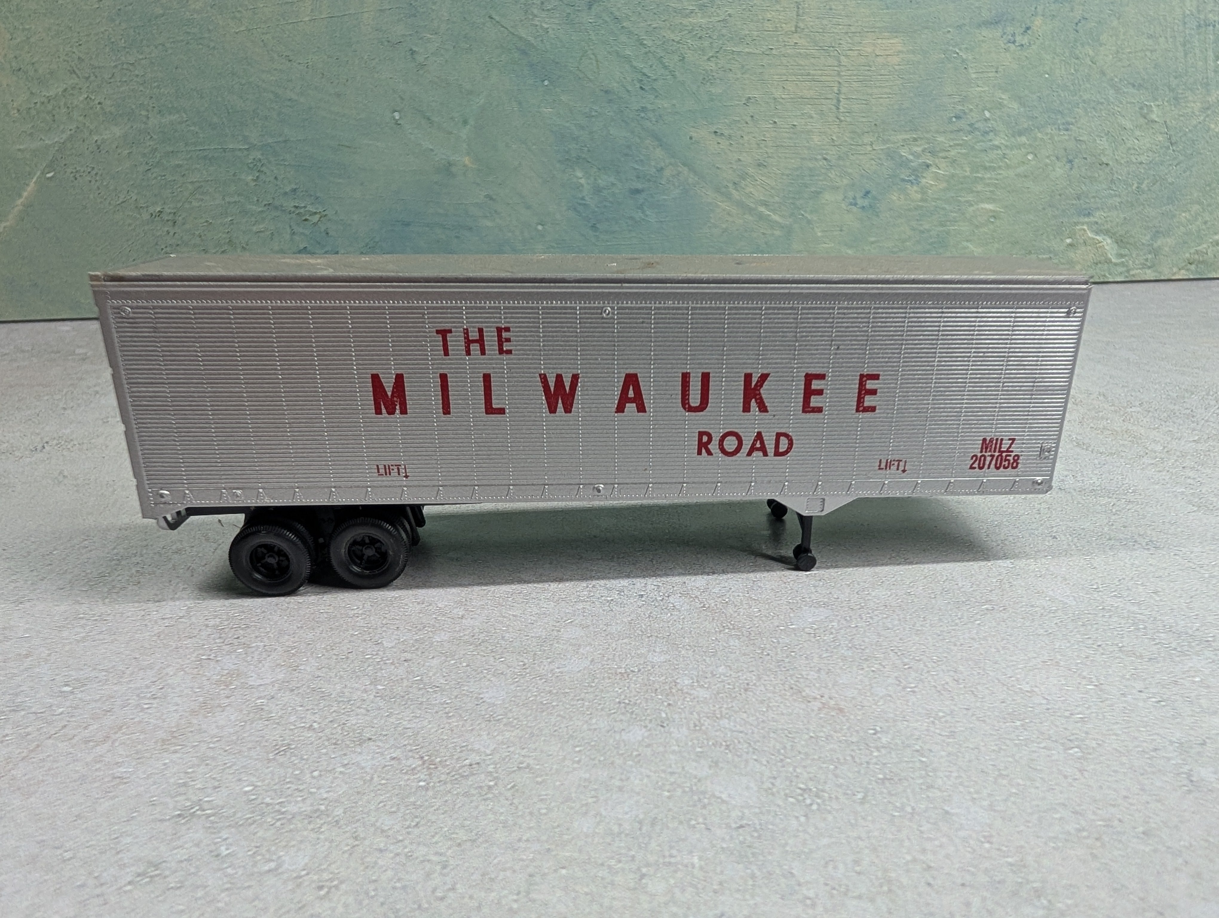 USED HO Scale 40' Trailer Milwaukee Road MILZ #207058