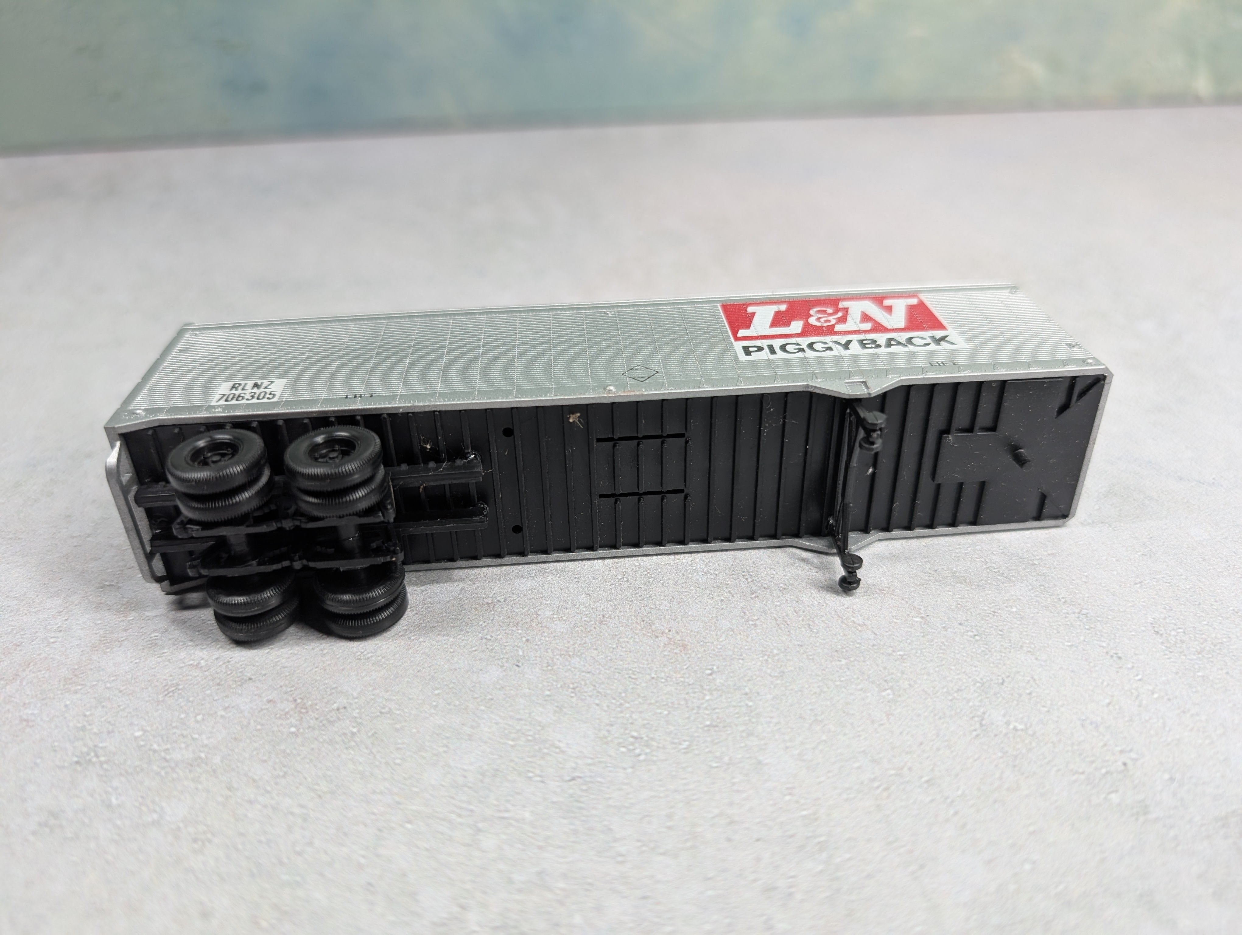 USED HO Scale 40' Trailer Louisville & Nashville RLNZ #706305