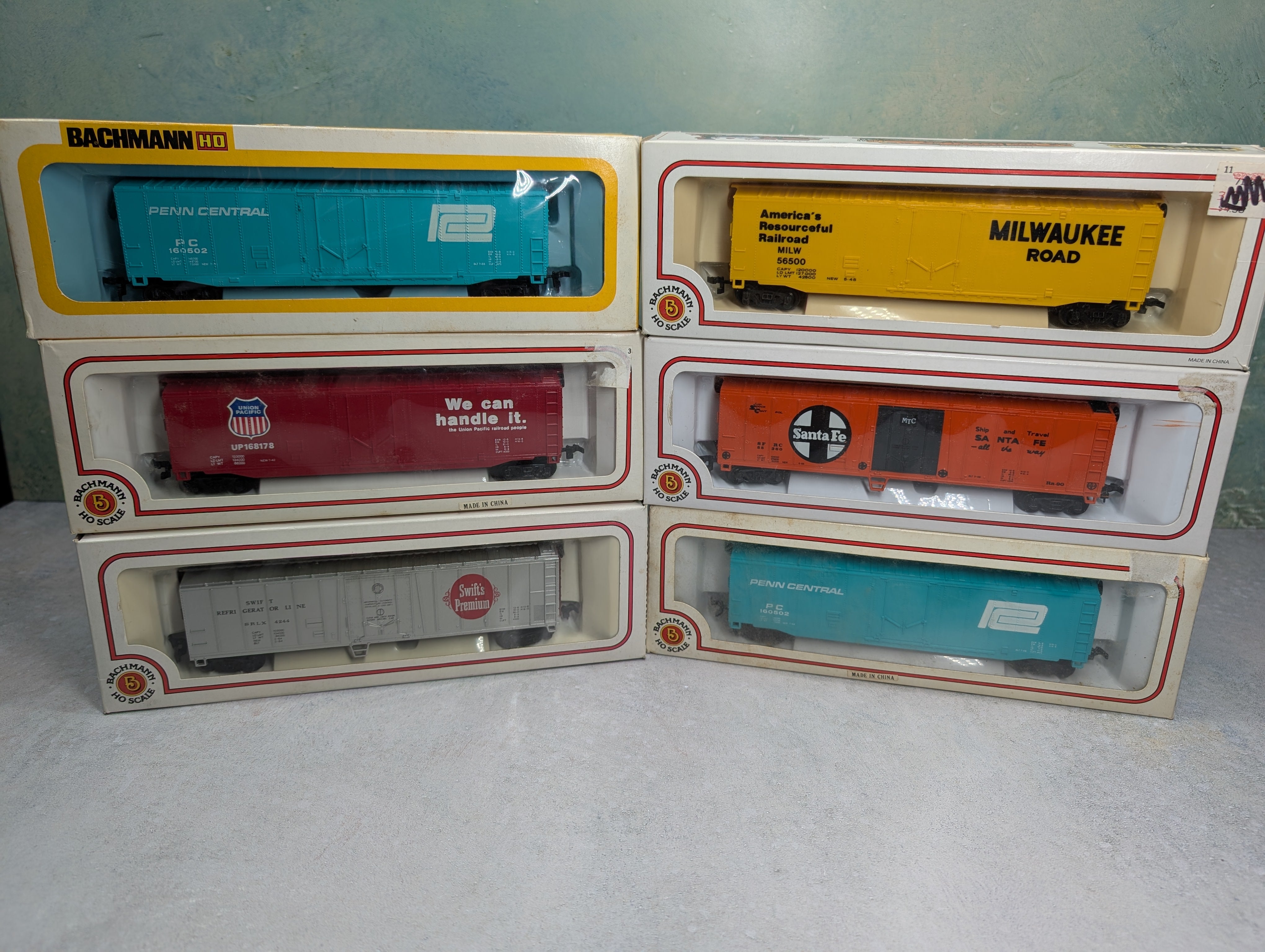 USED Bachmann HO Scale Lot of 50' Box Cars MLW, ATSF, UP, PC, SWIFT