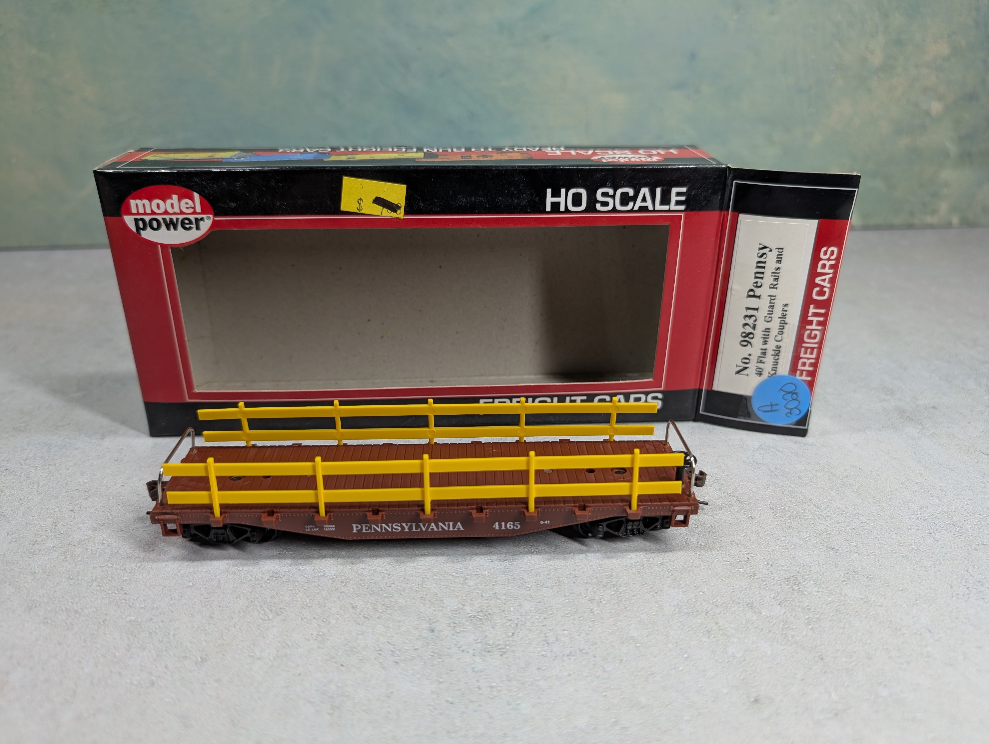 USED Model Power 98231 HO Scale 40' Flat Car w/ Guard Rails Pennsylvania #4165 Knuckle Couplers
