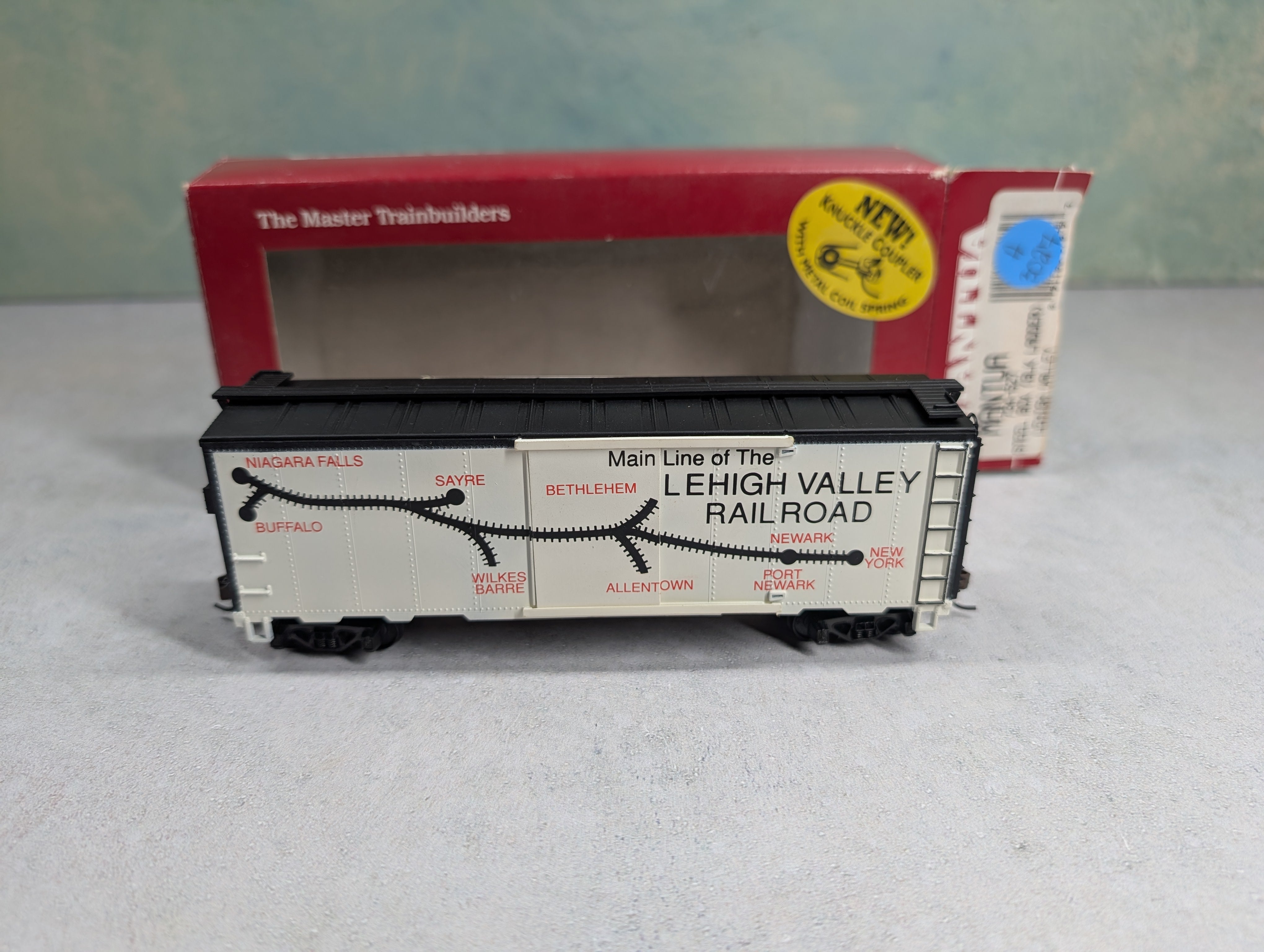 USED Mantua 734-527 HO Scale 40' Box Car Lehigh Valley Knuckle Couplers