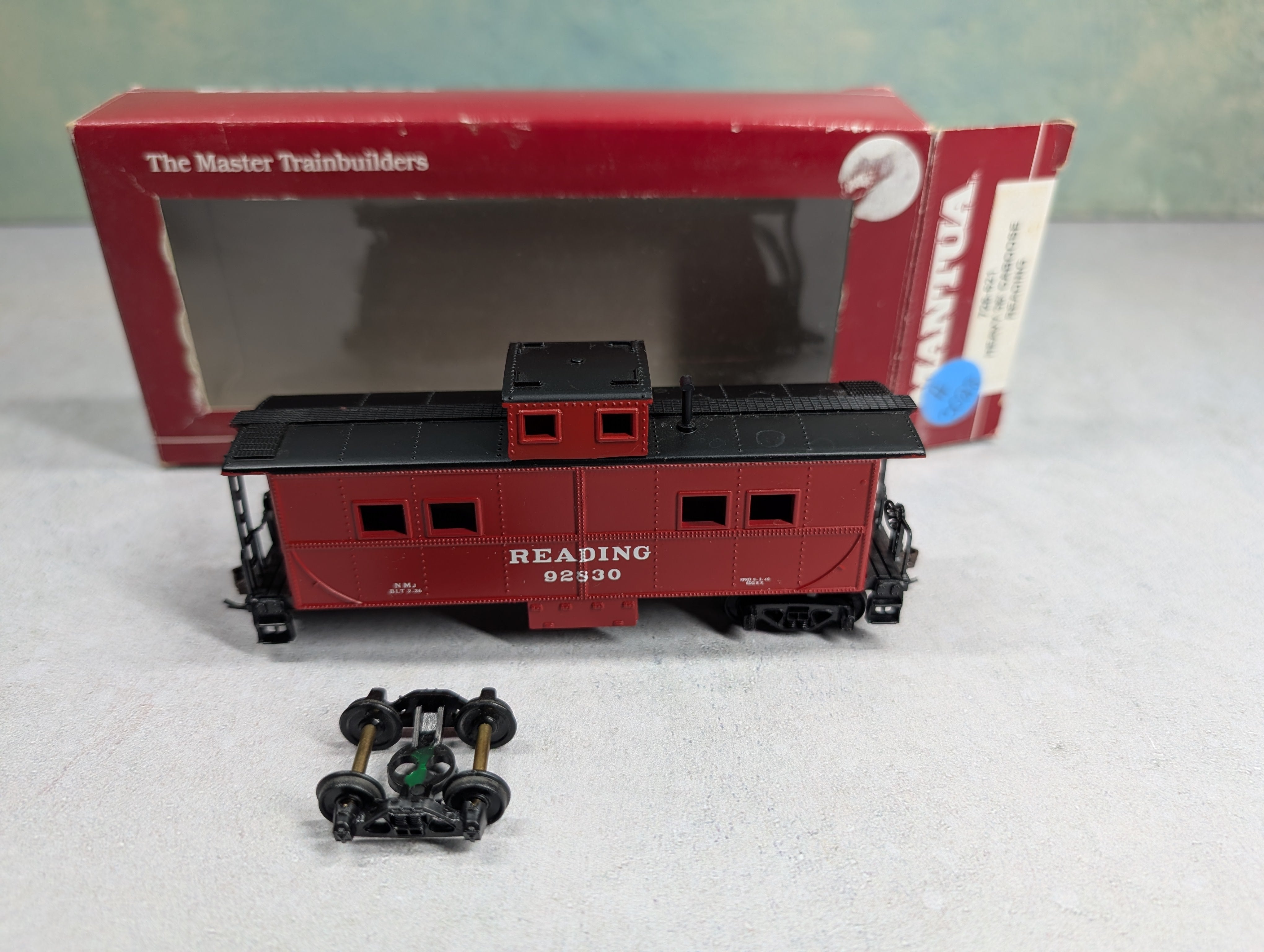 USED Mantua 726-621 HO Scale Caboose Reading #92830 Knuckle Couplers