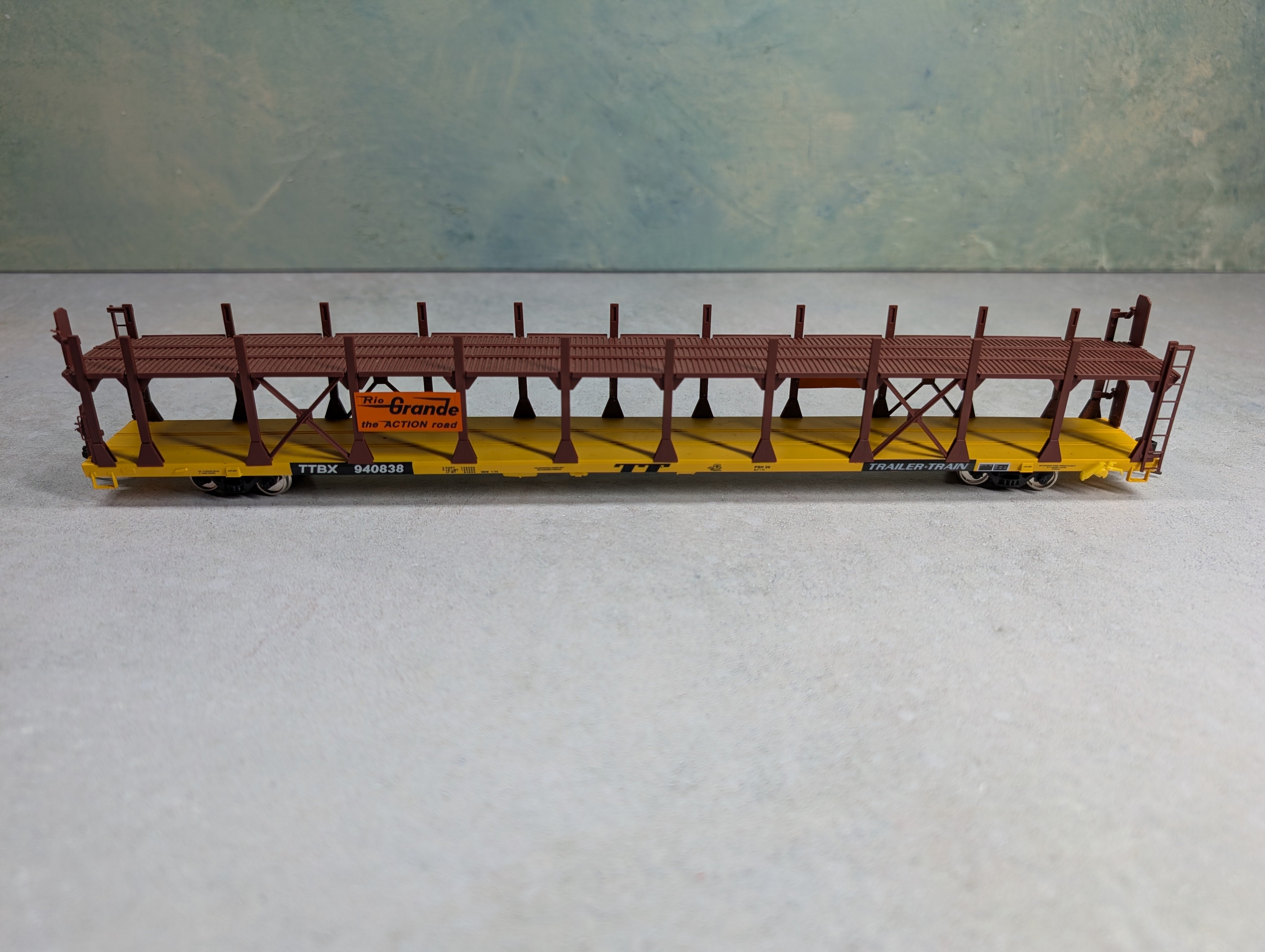 USED Accuready Accurail 80112 HO Scale 89' BI-Level Open Auto Rack Rio Grande TTBX #940838