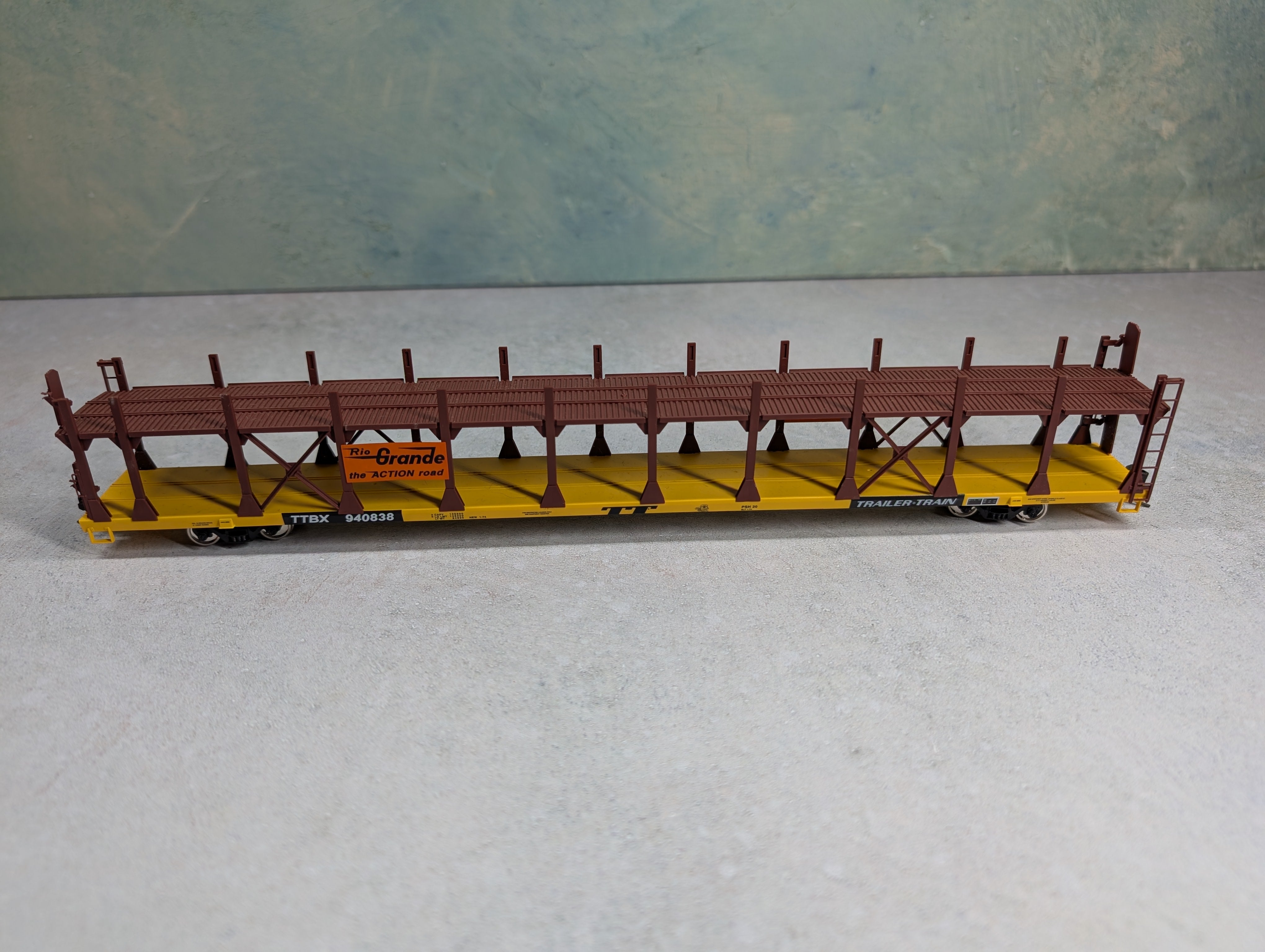 USED Accuready Accurail 80112 HO Scale 89' BI-Level Open Auto Rack Rio Grande TTBX #940838