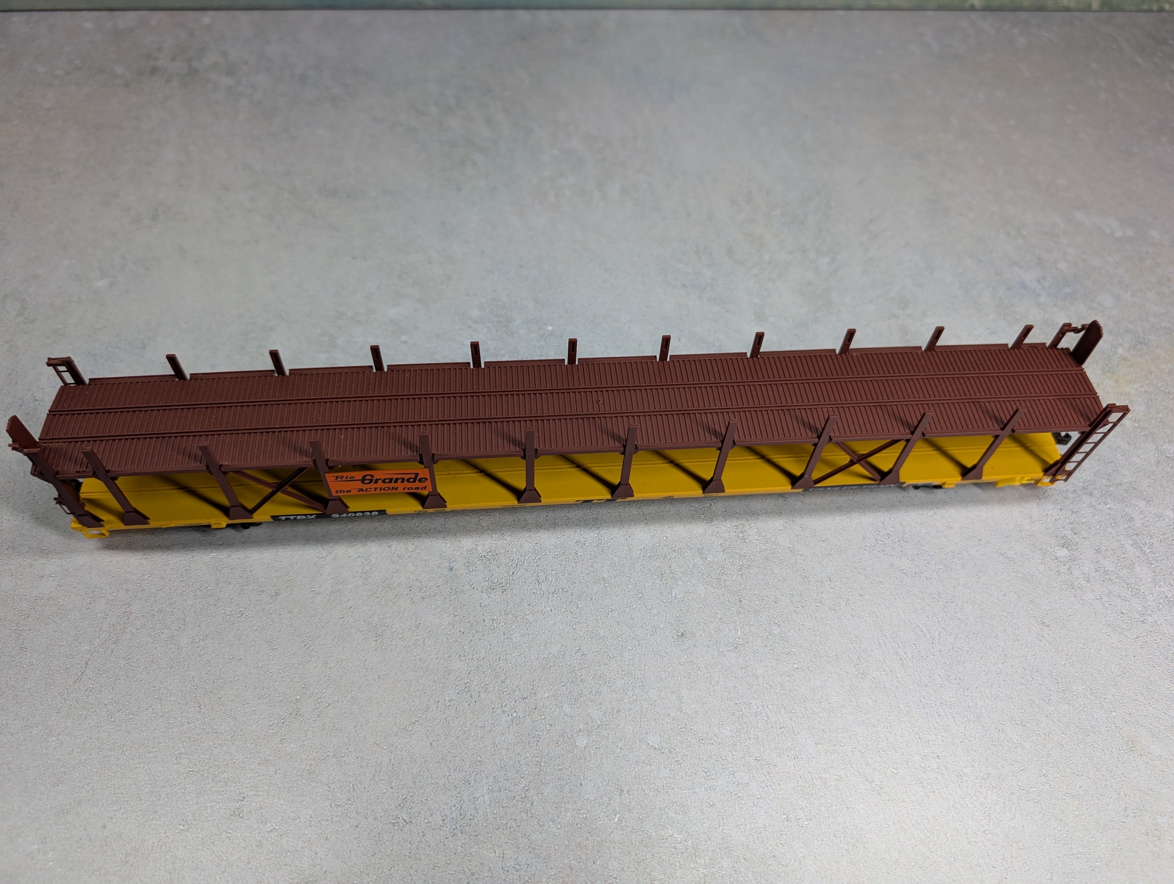 USED Accuready Accurail 80112 HO Scale 89' BI-Level Open Auto Rack Rio Grande TTBX #940838