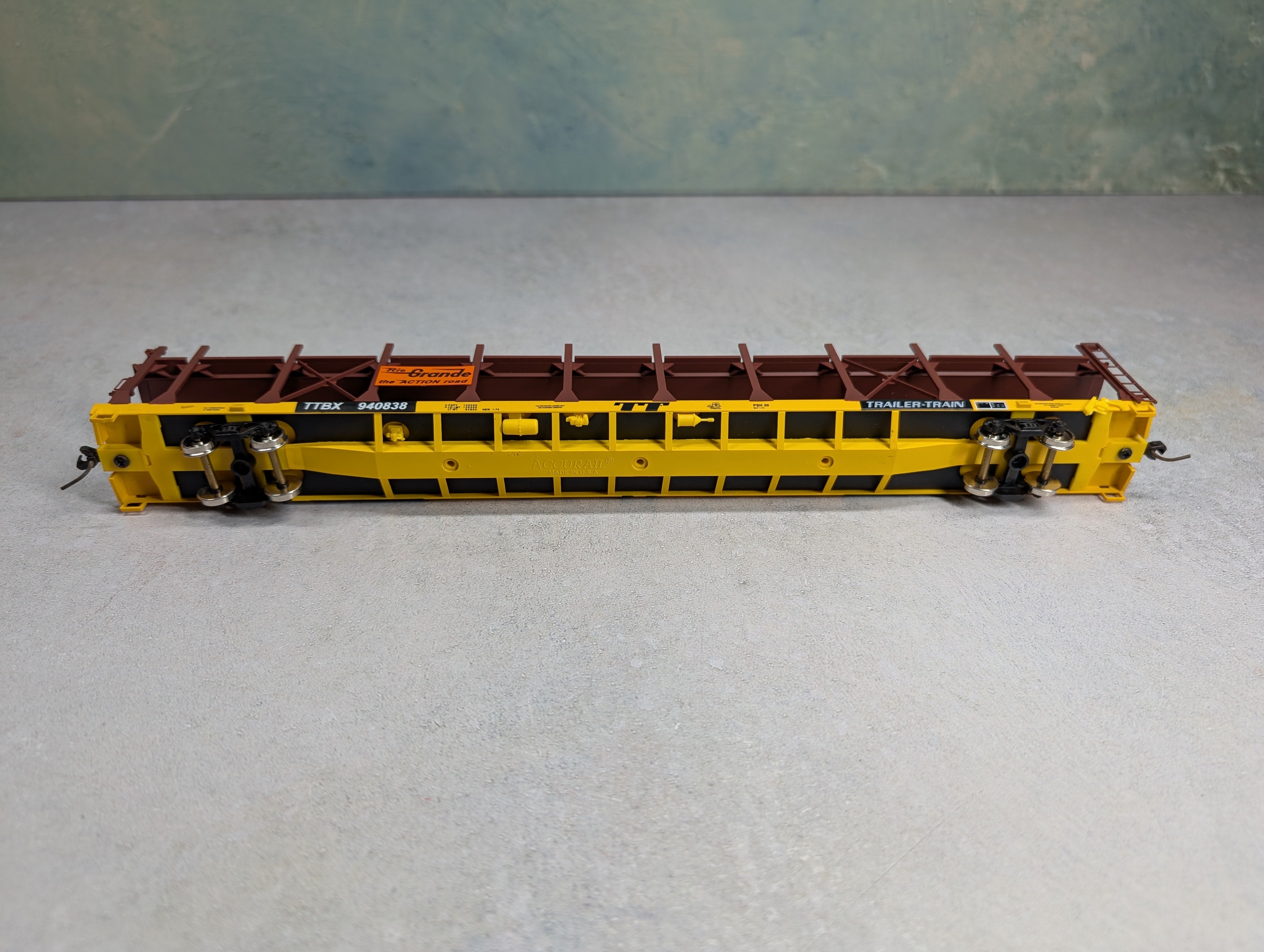 USED Accuready Accurail 80112 HO Scale 89' BI-Level Open Auto Rack Rio Grande TTBX #940838