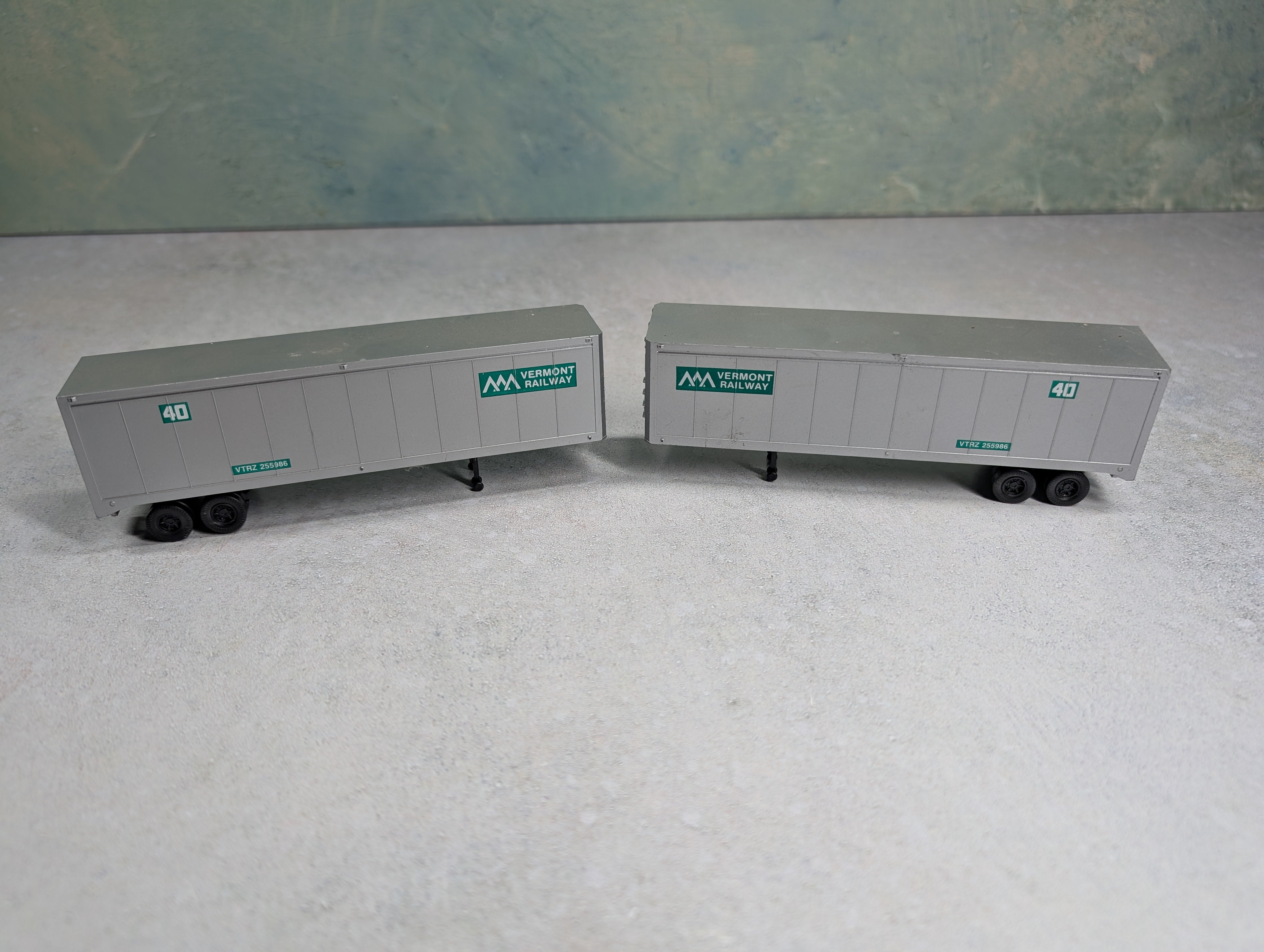 USED Walthers HO Scale 40' Trailer Vermont Railway VTRZ #255986 (2 pcs)