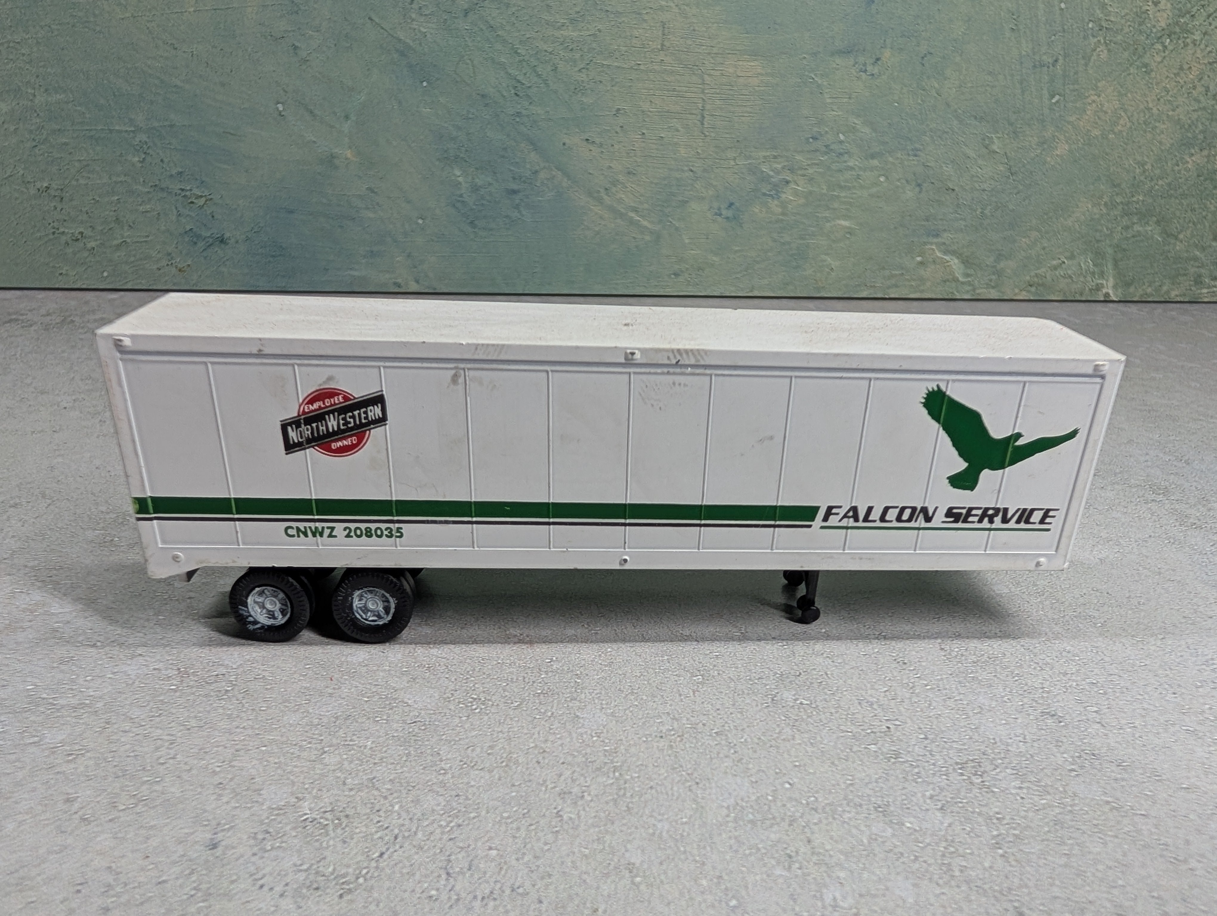 USED Walthers HO Scale 40' Trailer Chicago & North Western CNWZ #208035 Falcon Service