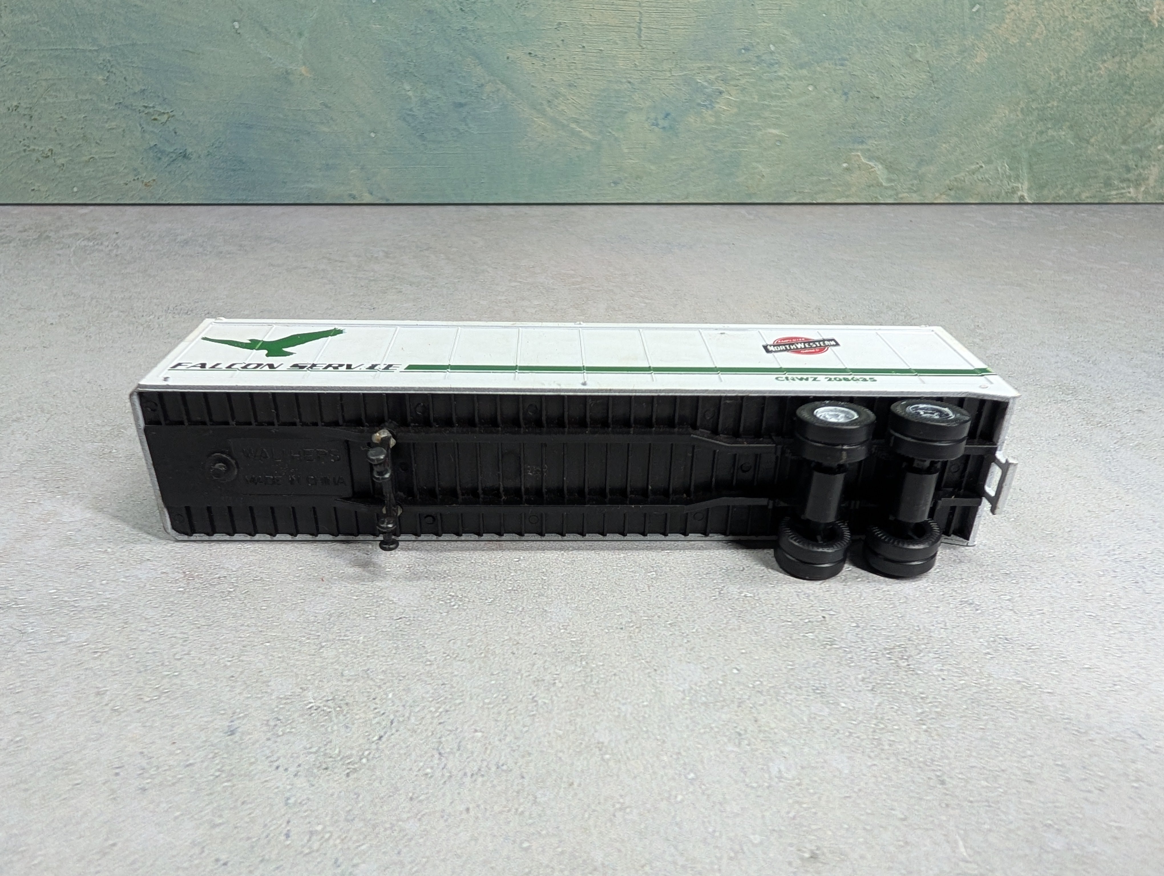 USED Walthers HO Scale 40' Trailer Chicago & North Western CNWZ #208035 Falcon Service