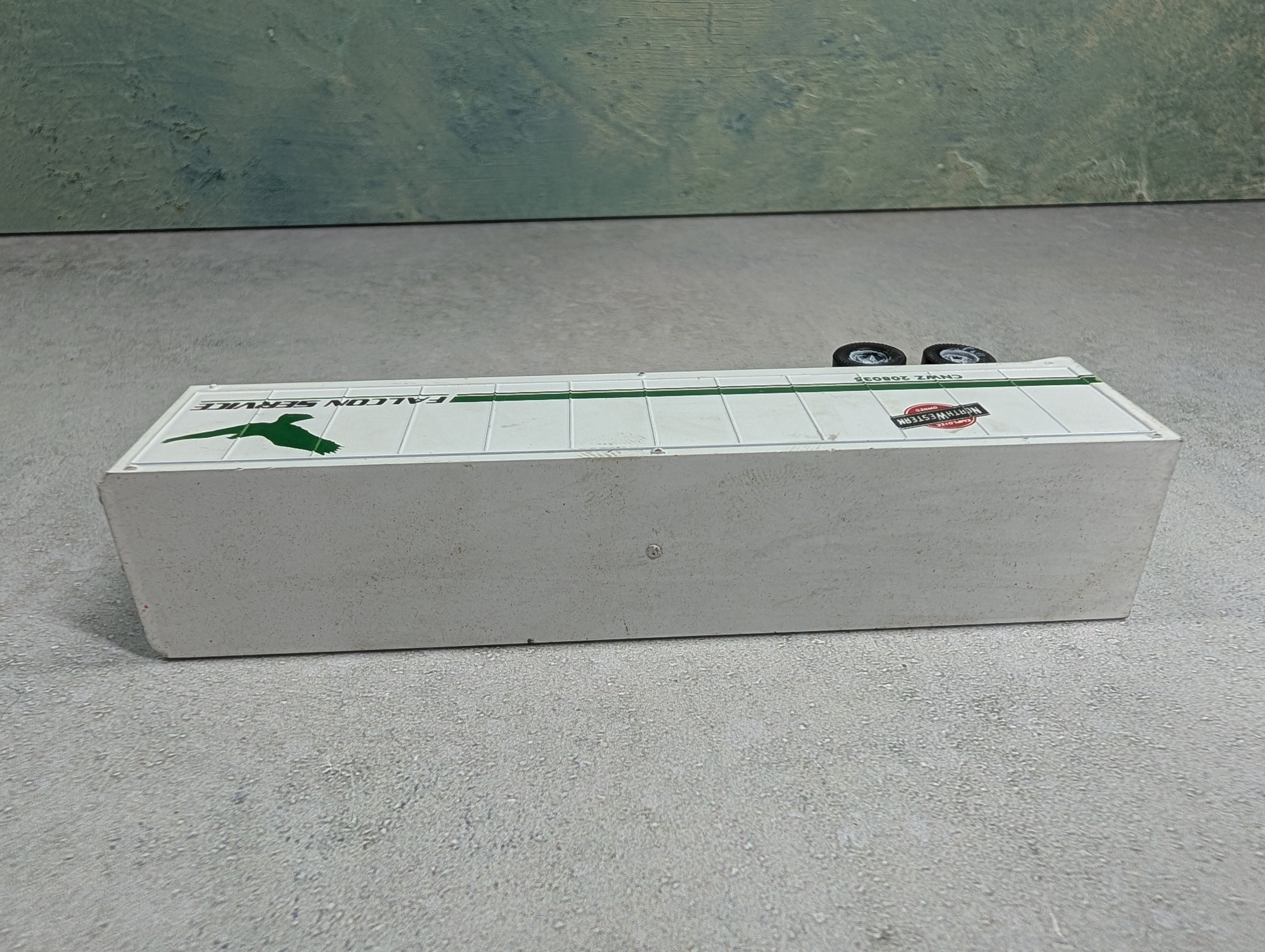 USED Walthers HO Scale 40' Trailer Chicago & North Western CNWZ #208035 Falcon Service