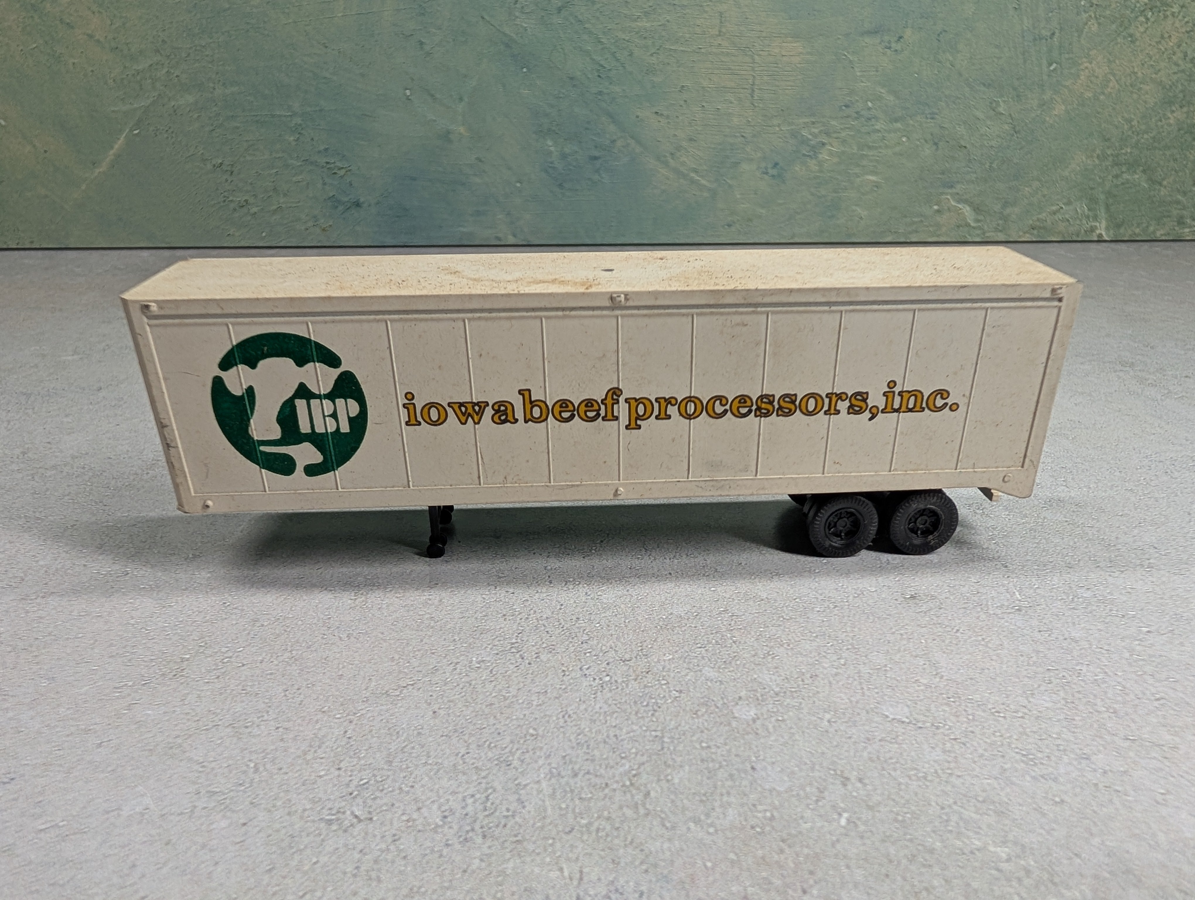 USED Walthers HO Scale 40' Trailer Iowa Beef Prcessors #135