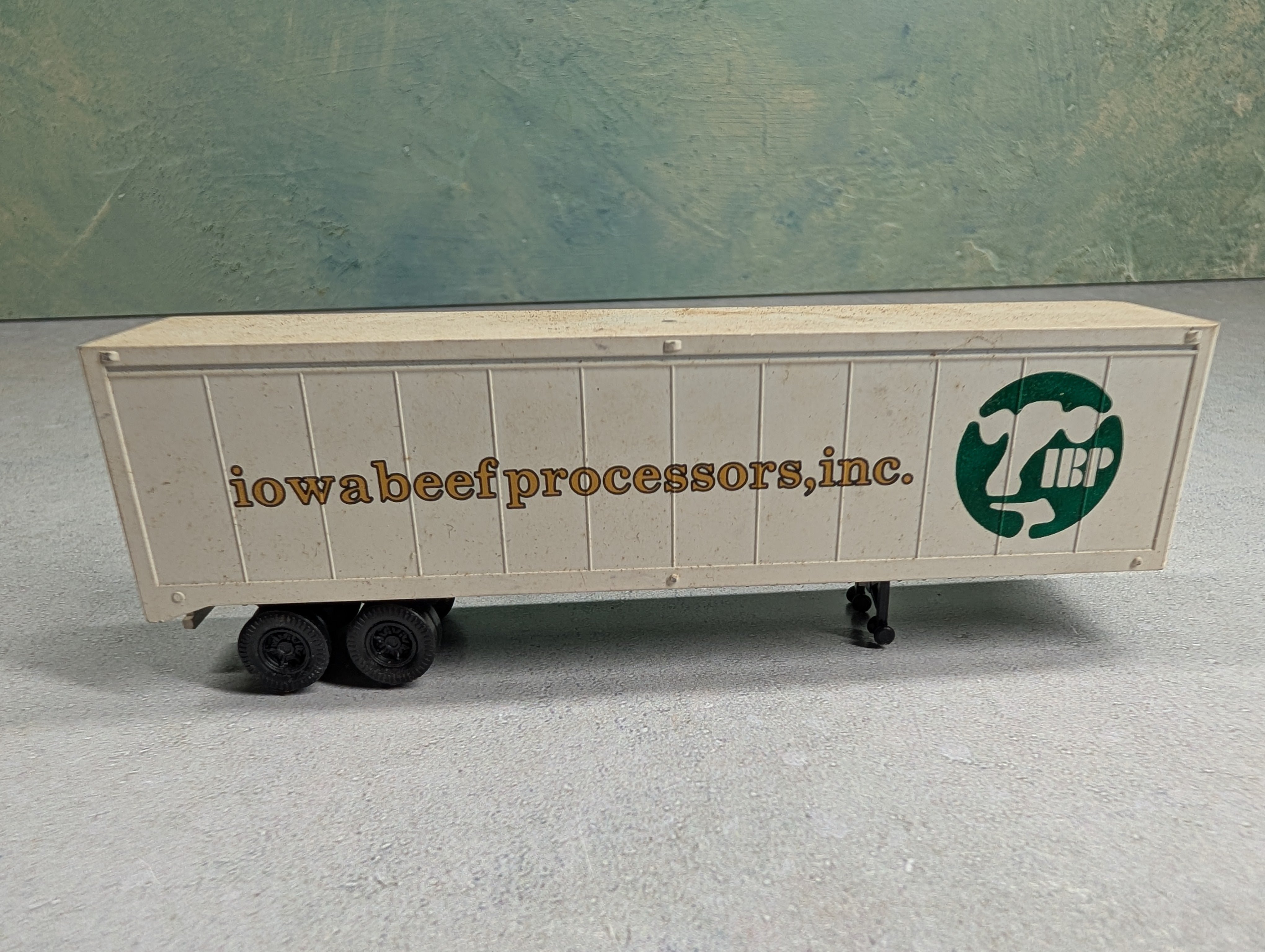 USED Walthers HO Scale 40' Trailer Iowa Beef Prcessors #135