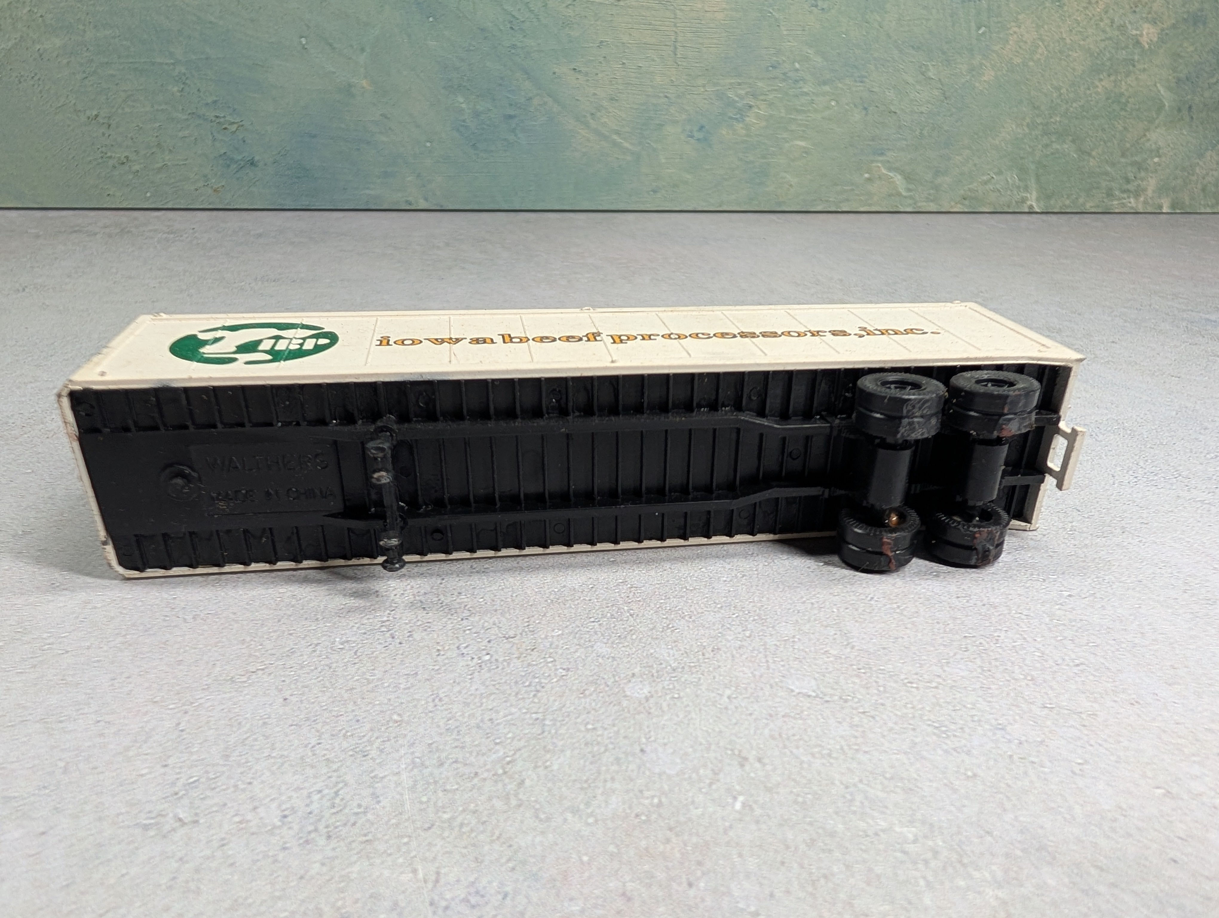 USED Walthers HO Scale 40' Trailer Iowa Beef Prcessors #135