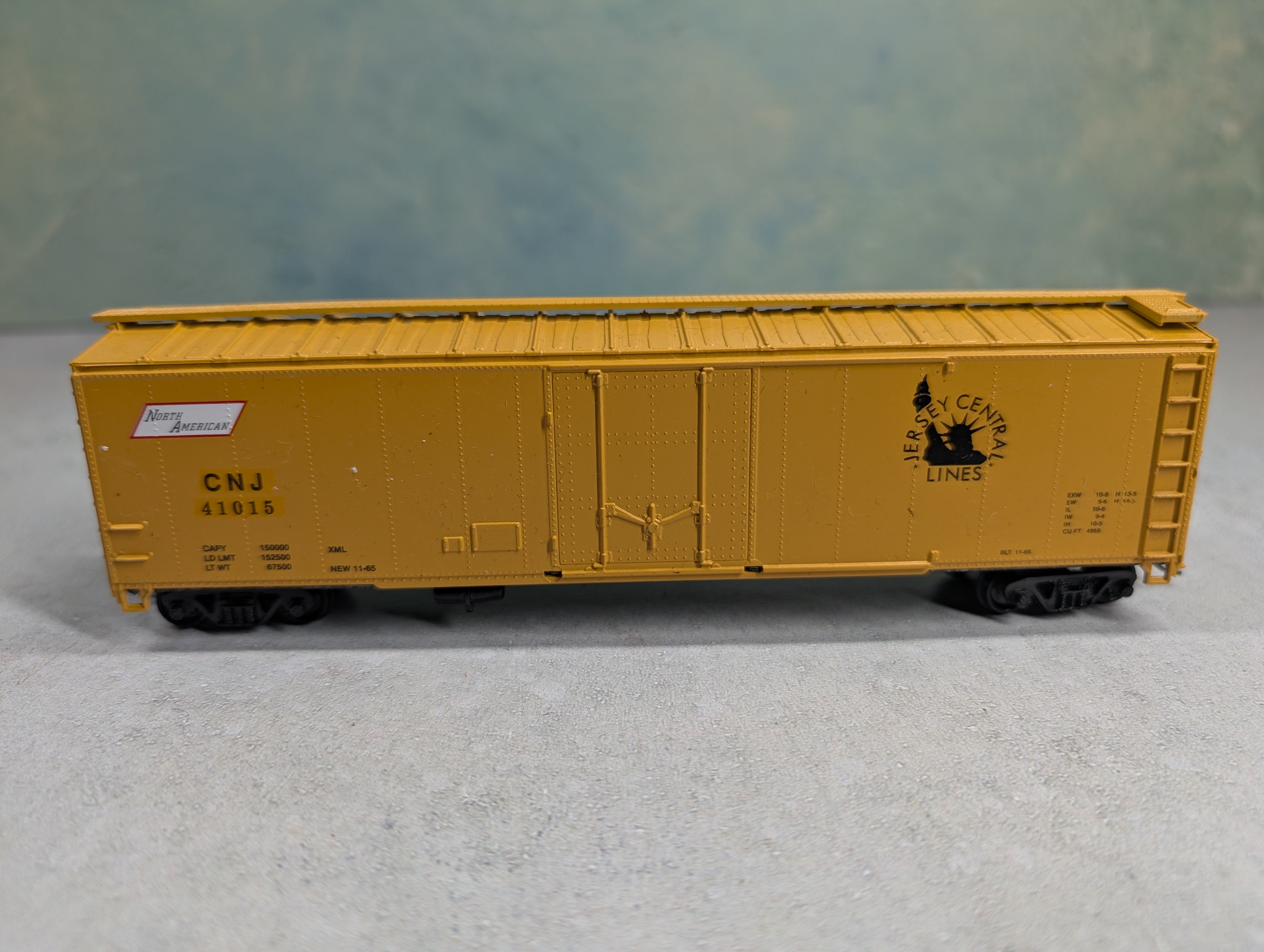 USED Roundhouse HO Scale 50' Box Car Jersey Central Lines CNJ #41015