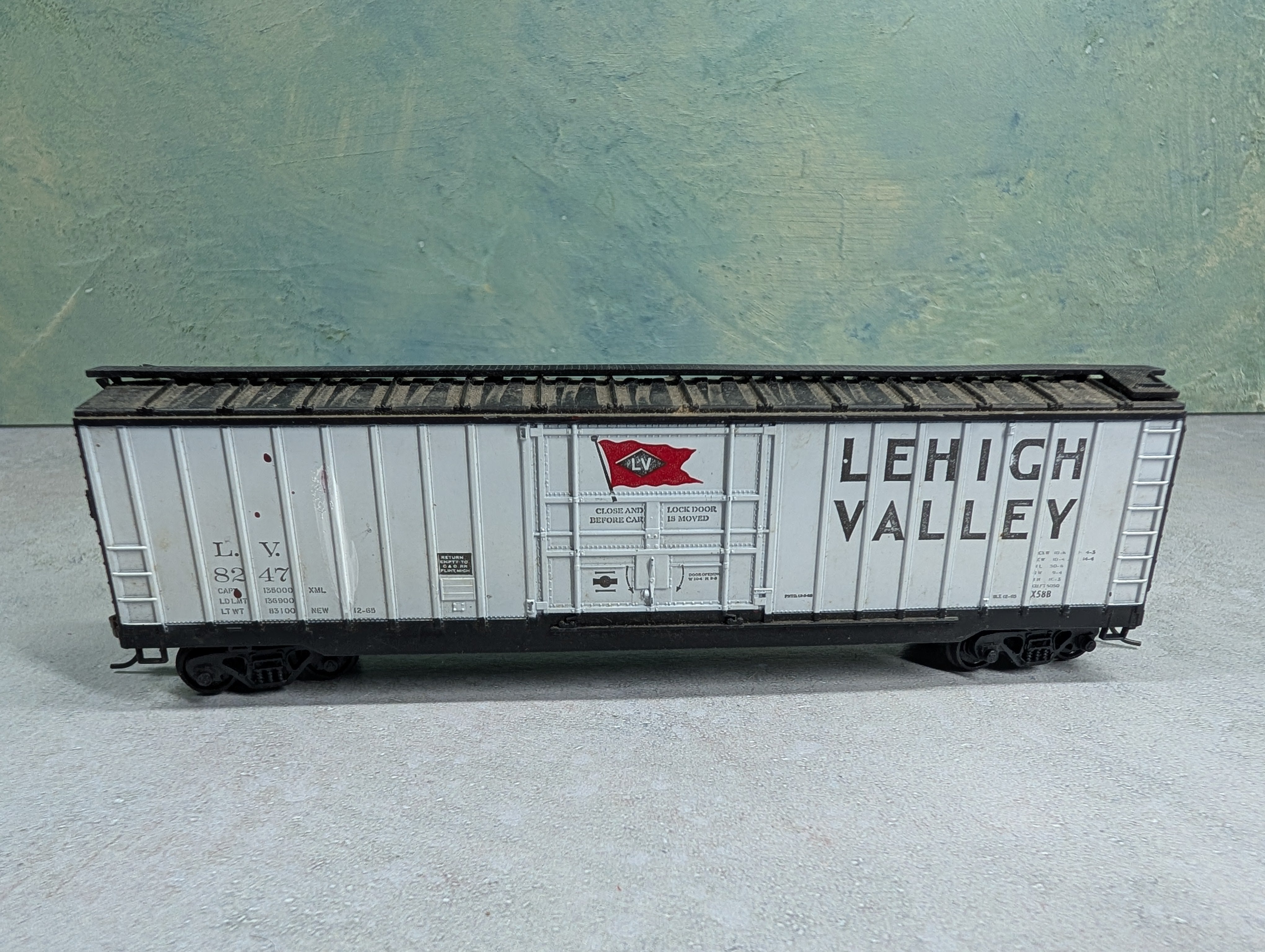 USED Athearn HO Scale 50' Box Car Lehigh Valley LV #8247