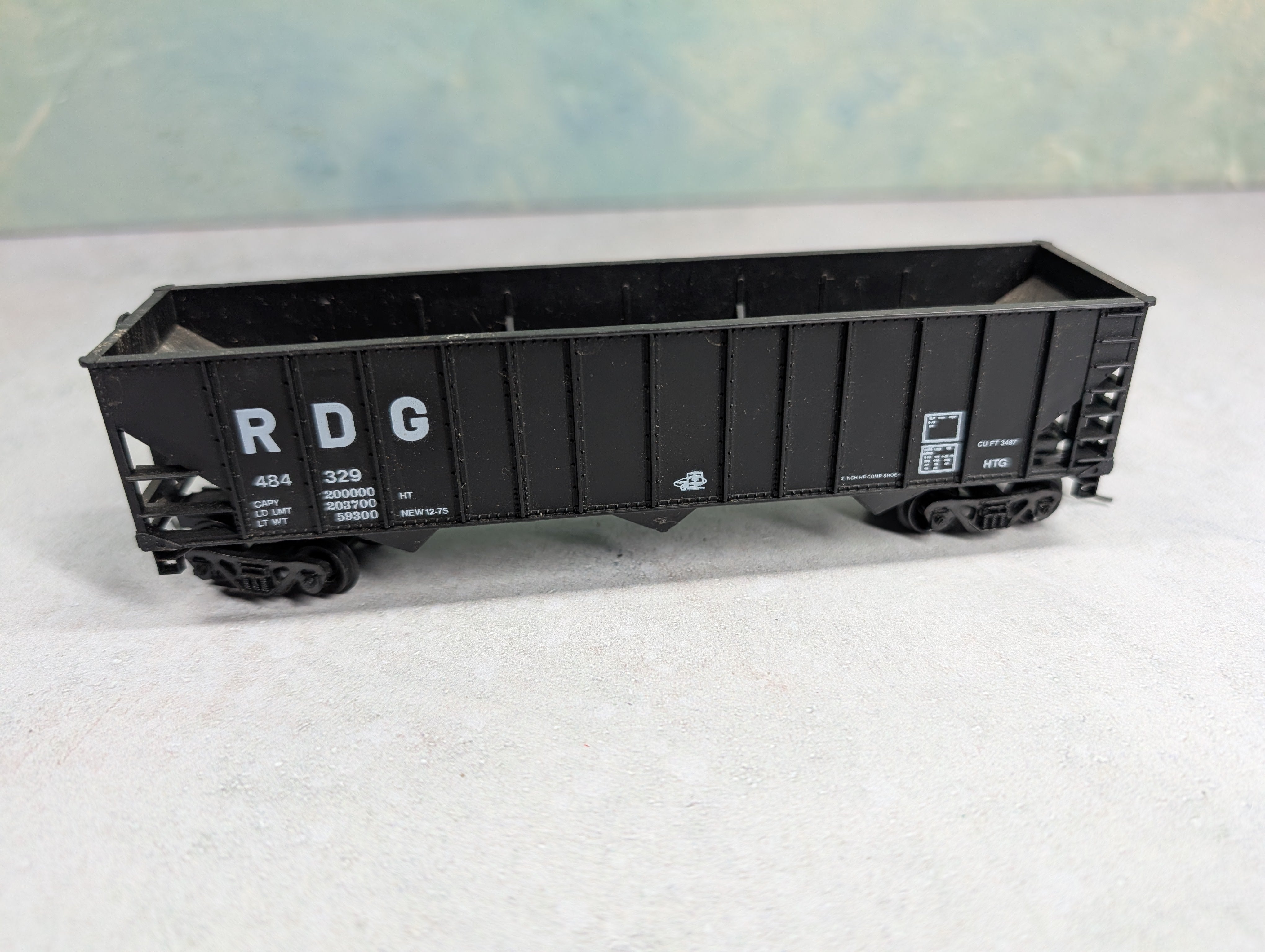USED HO Scale 3 Bay Open Hopper Reading RDG #484329