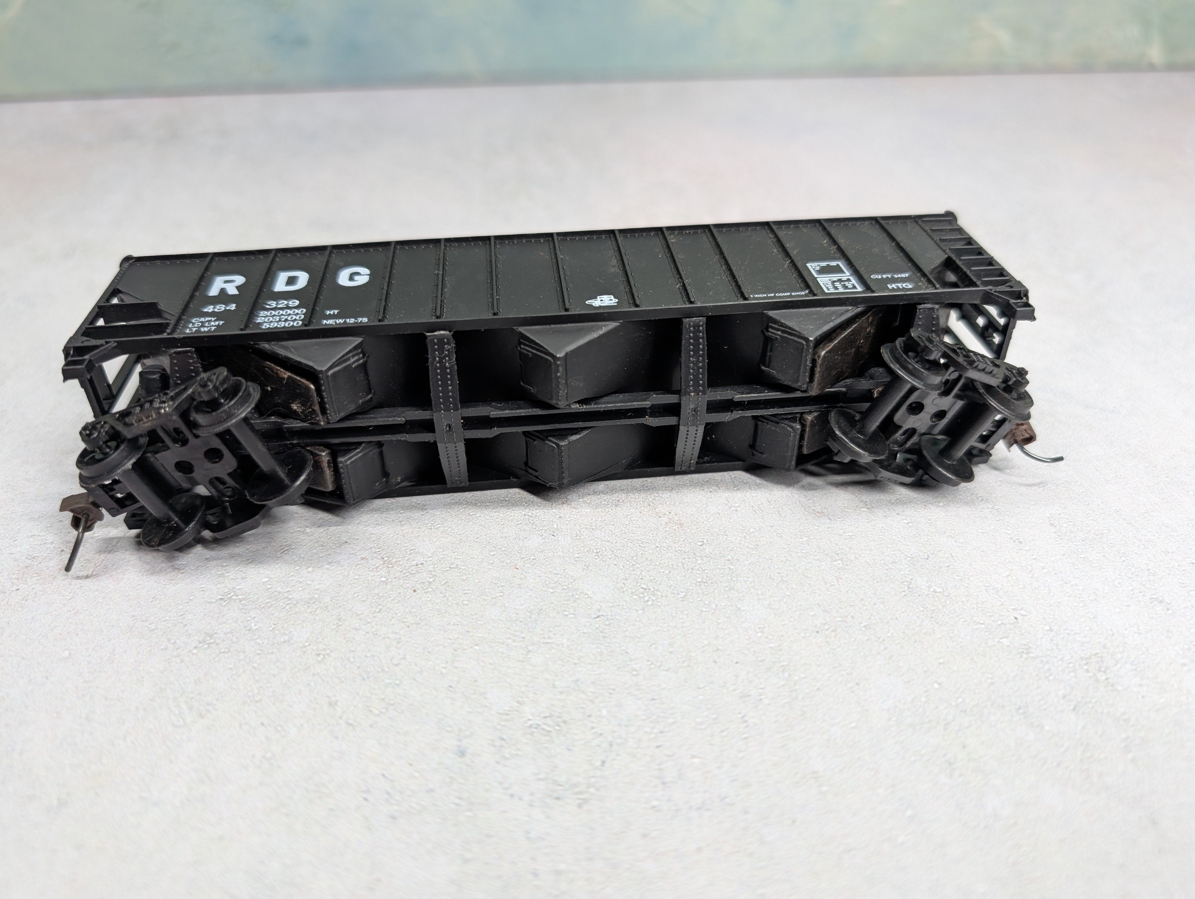 USED HO Scale 3 Bay Open Hopper Reading RDG #484329