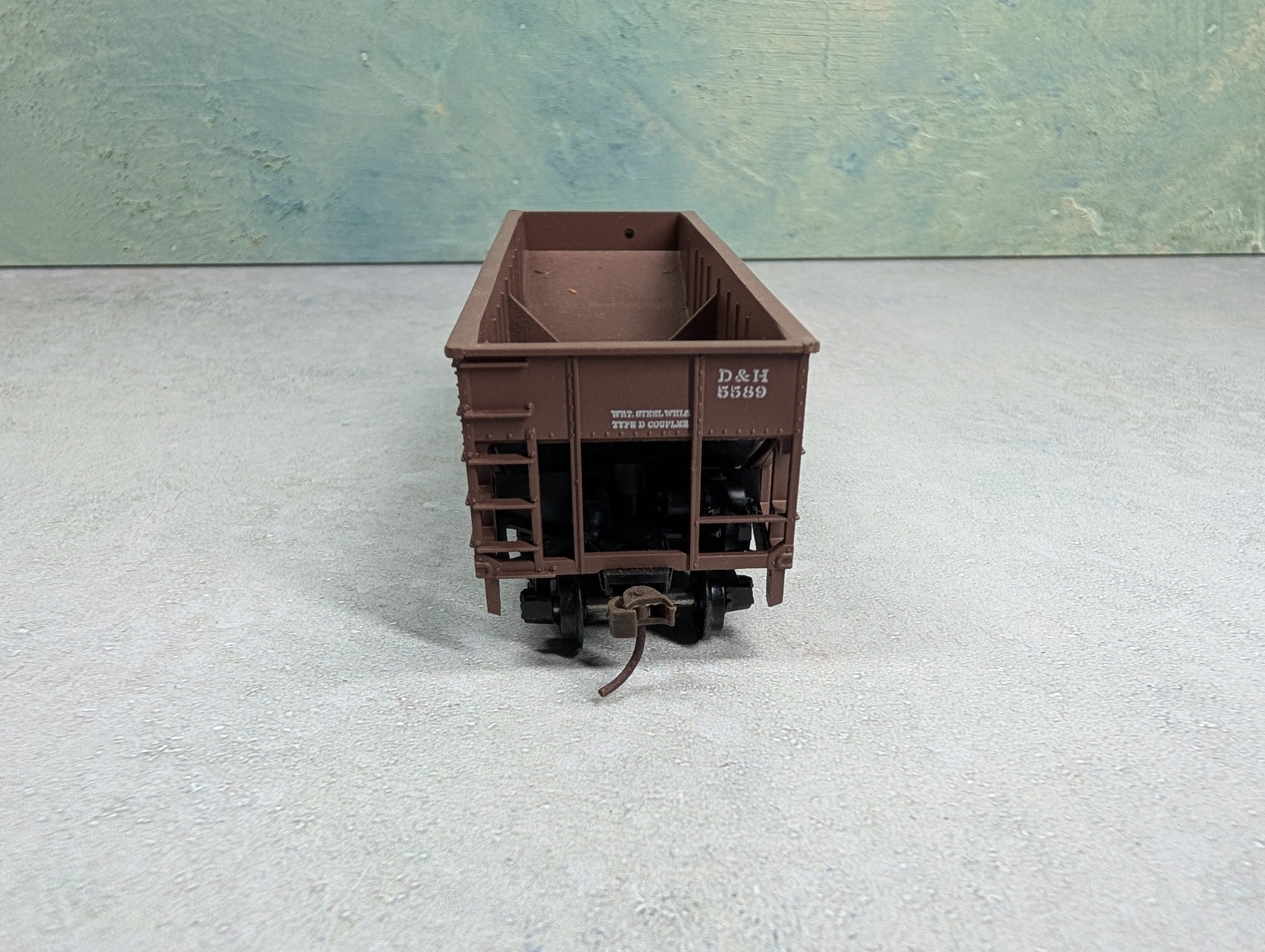 USED Athearn HO Scale 2 Bay Open Hopper Delaware and Hudson DH #5589