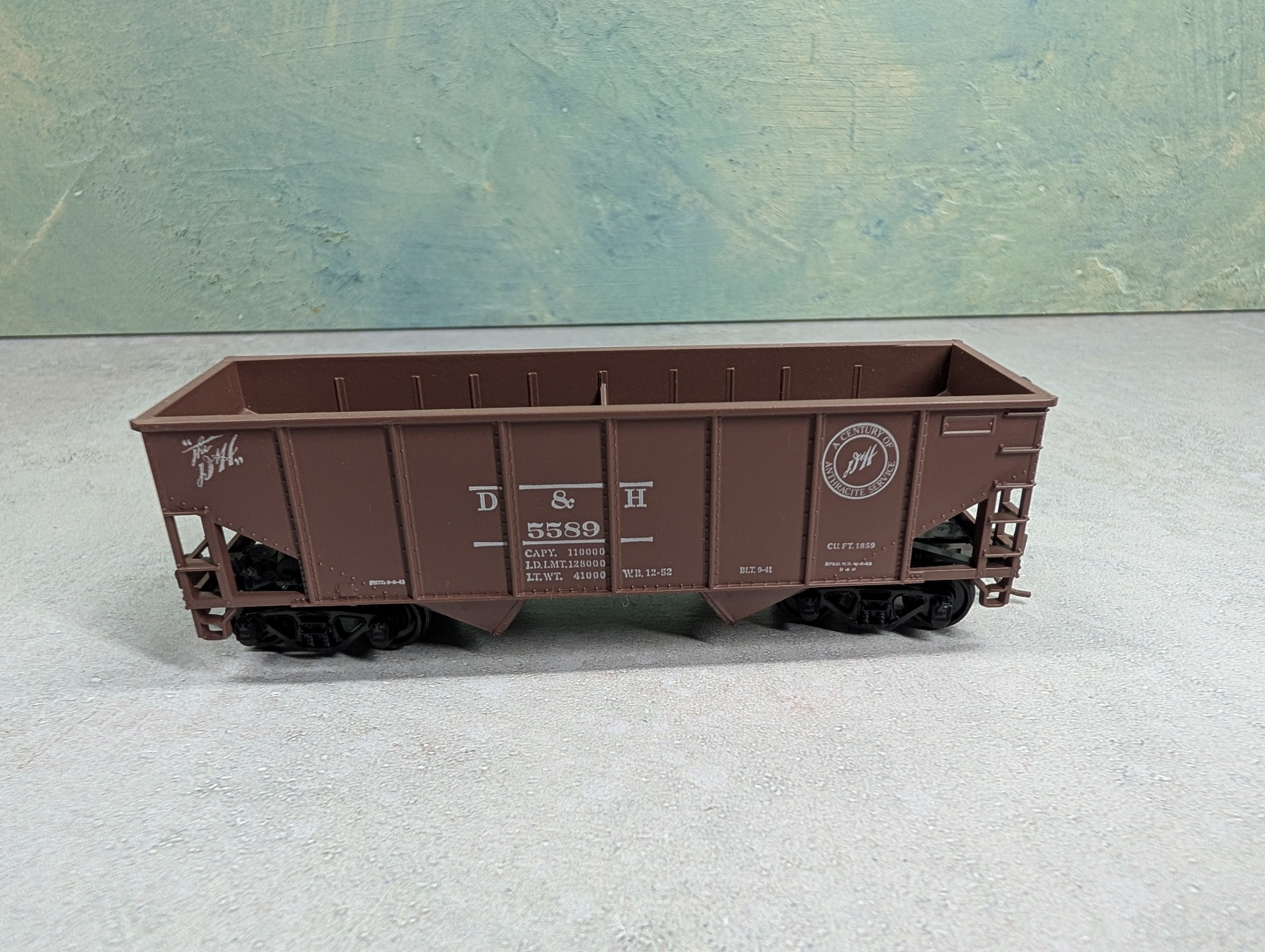 USED Athearn HO Scale 2 Bay Open Hopper Delaware and Hudson DH #5589