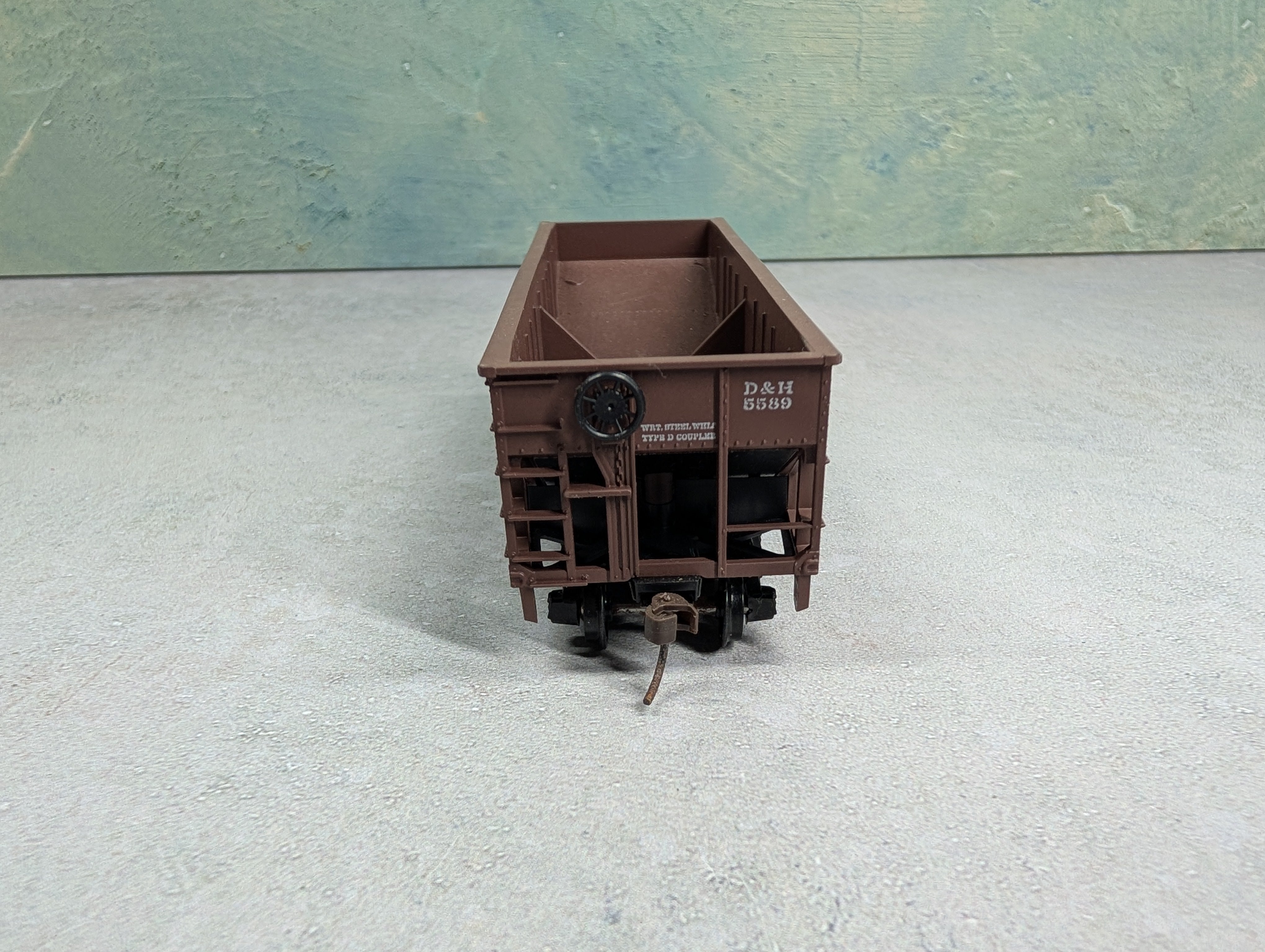 USED Athearn HO Scale 2 Bay Open Hopper Delaware and Hudson DH #5589