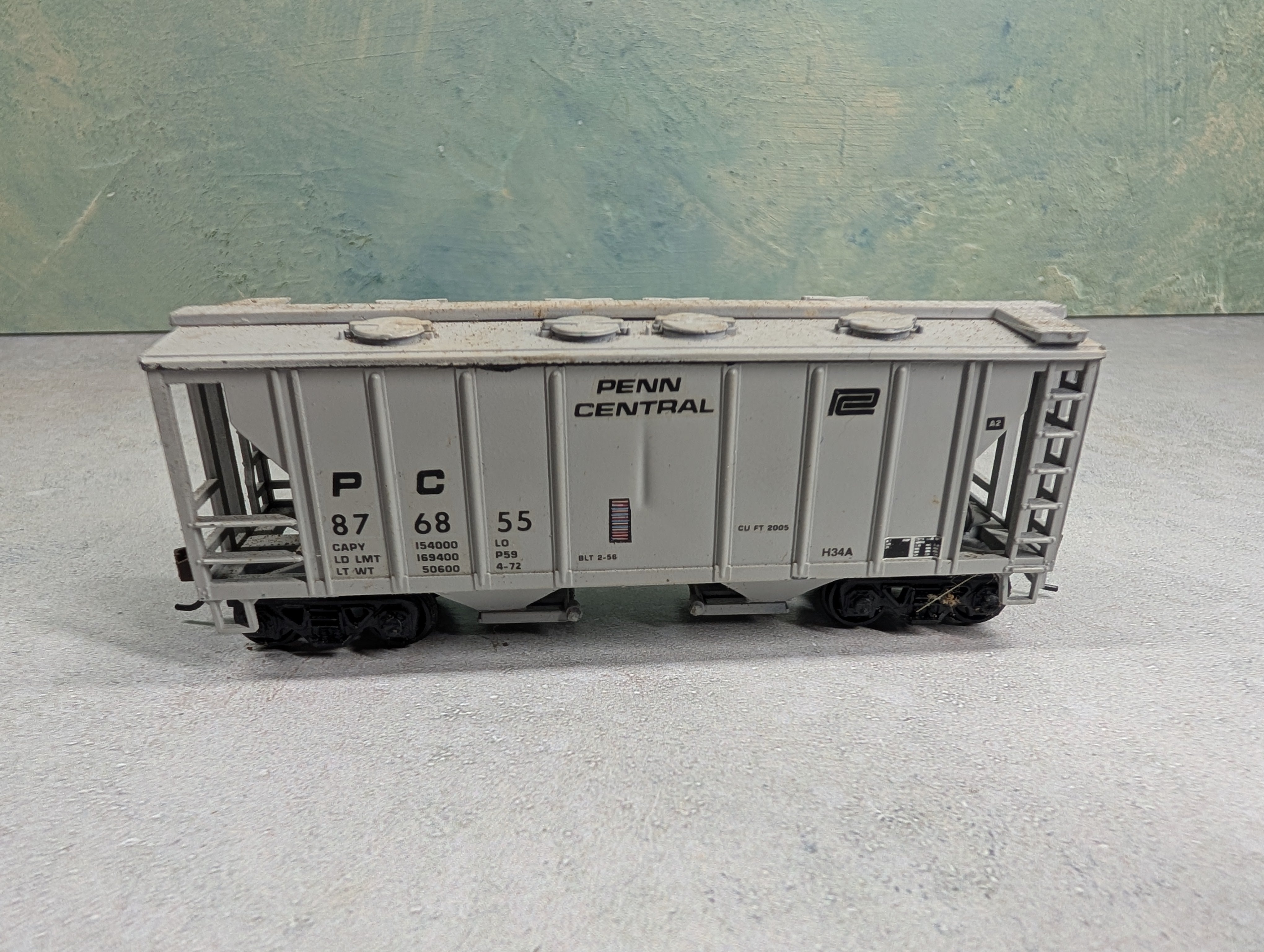 USED Roundhouse HO Scale 2 Bay Covered Hopper Penn Central PC #876855 Decal