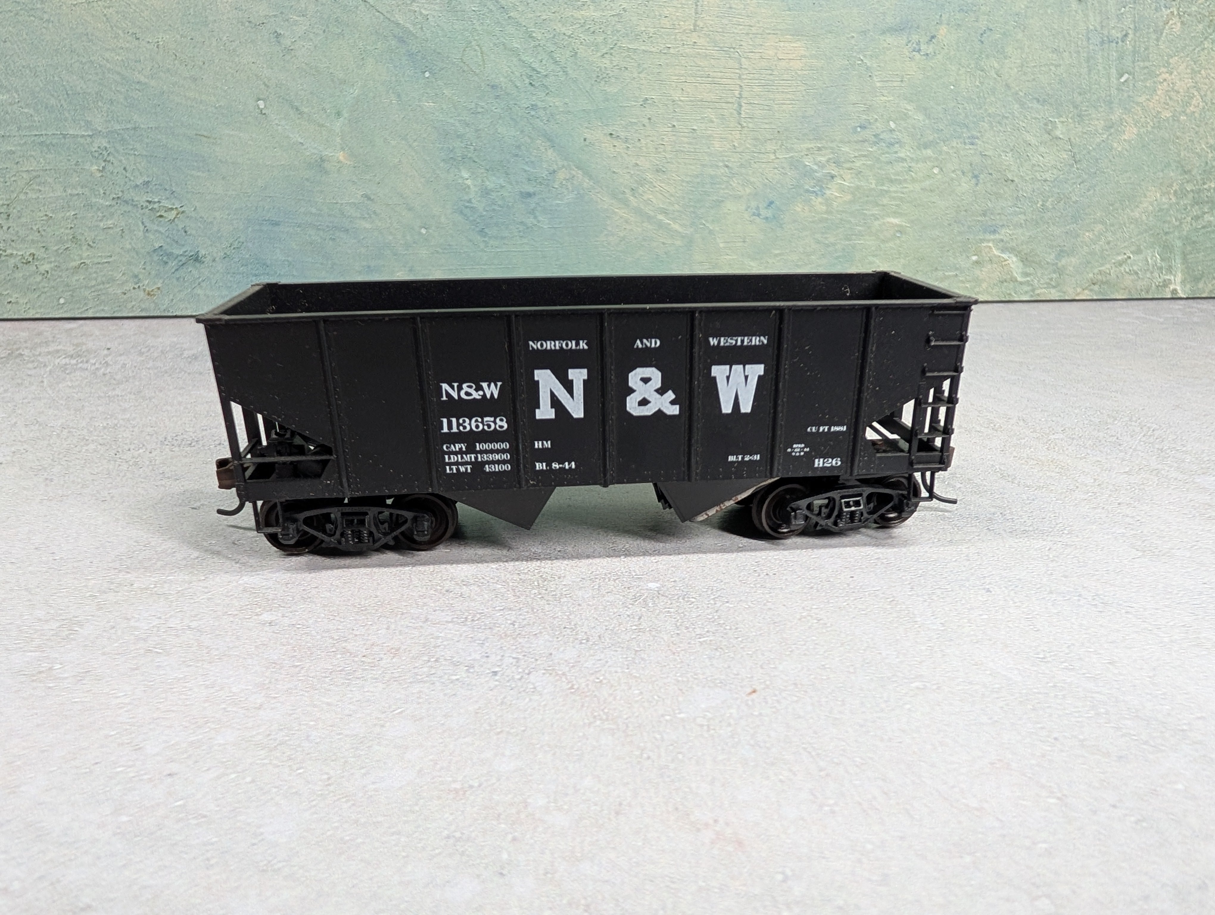 USED Accurail HO Scale 2 Bay Open Hopper Norfolk & Western NW #113658