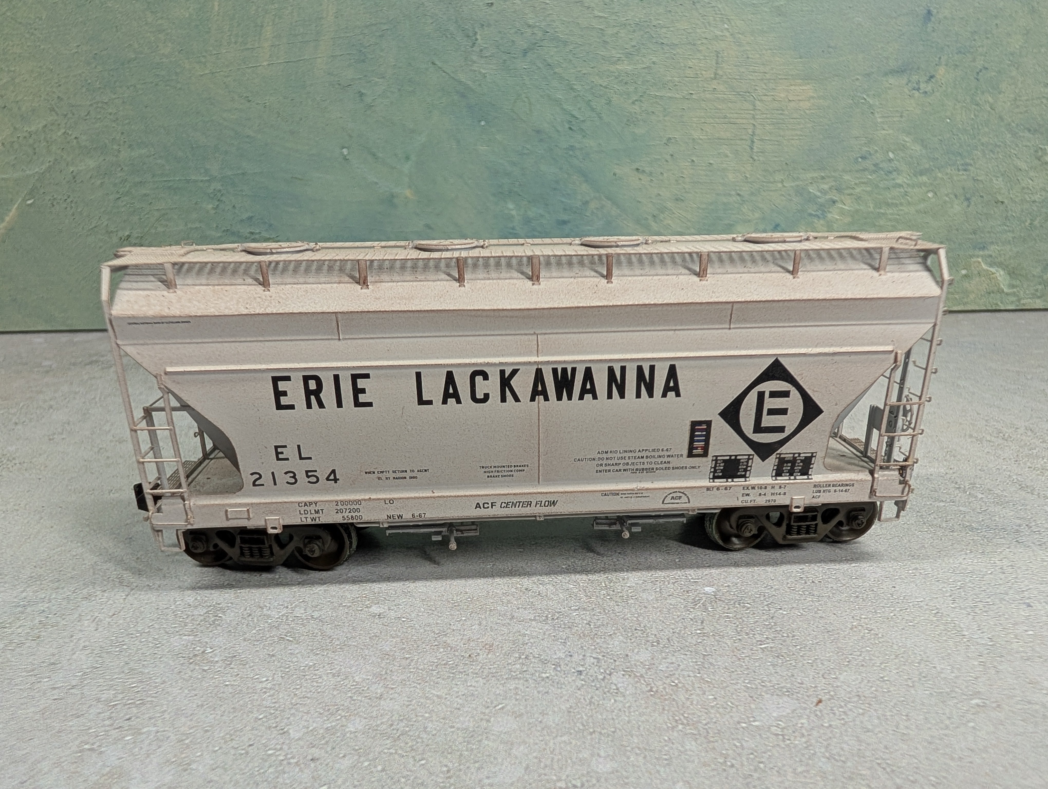 USED HO Scale Covered Hopper Erie Lackawanna EL #21354 Light Weathering