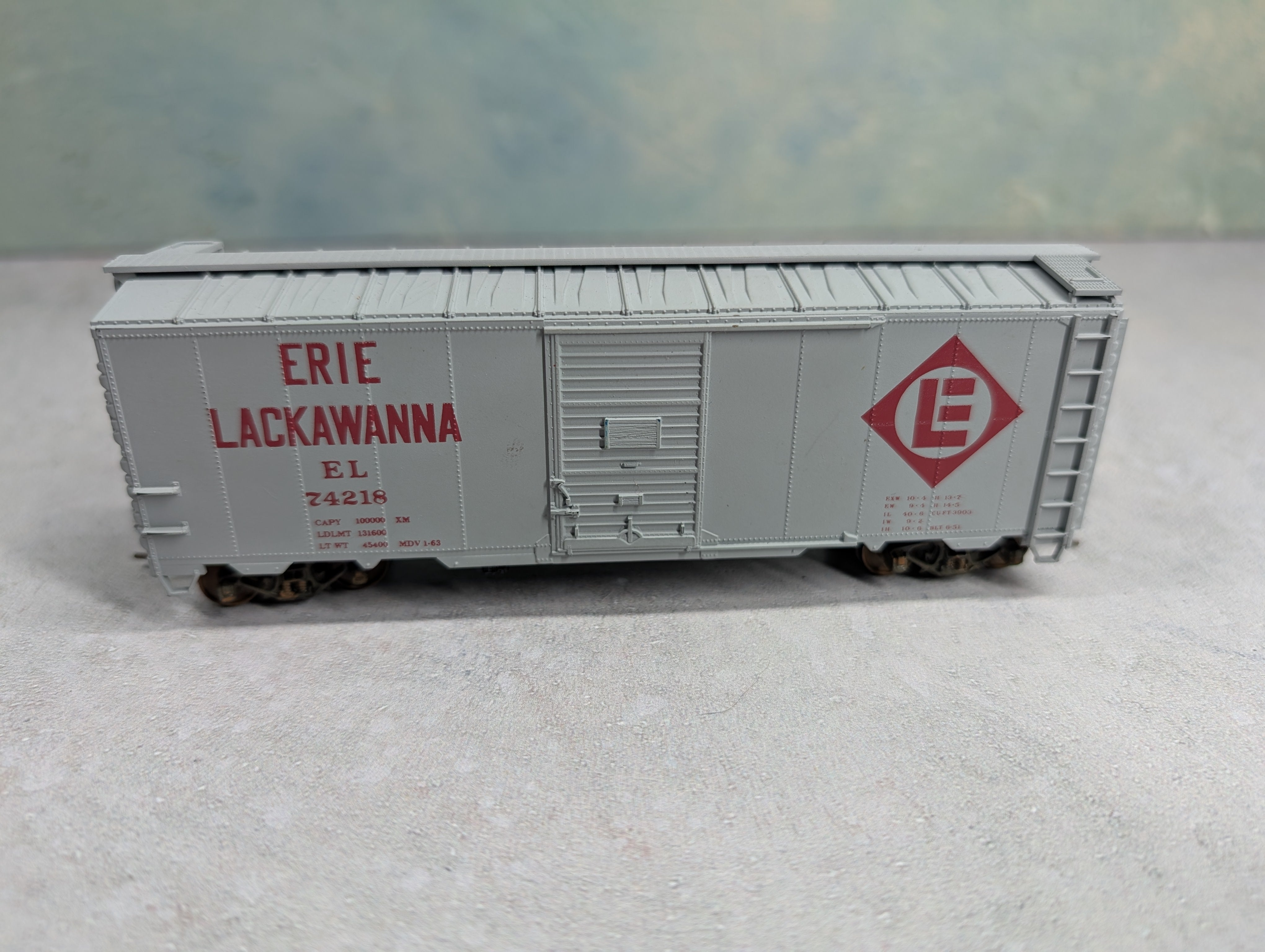 USED Accurail HO Scale 40' Box Car Erie Lackawanna EL #74218