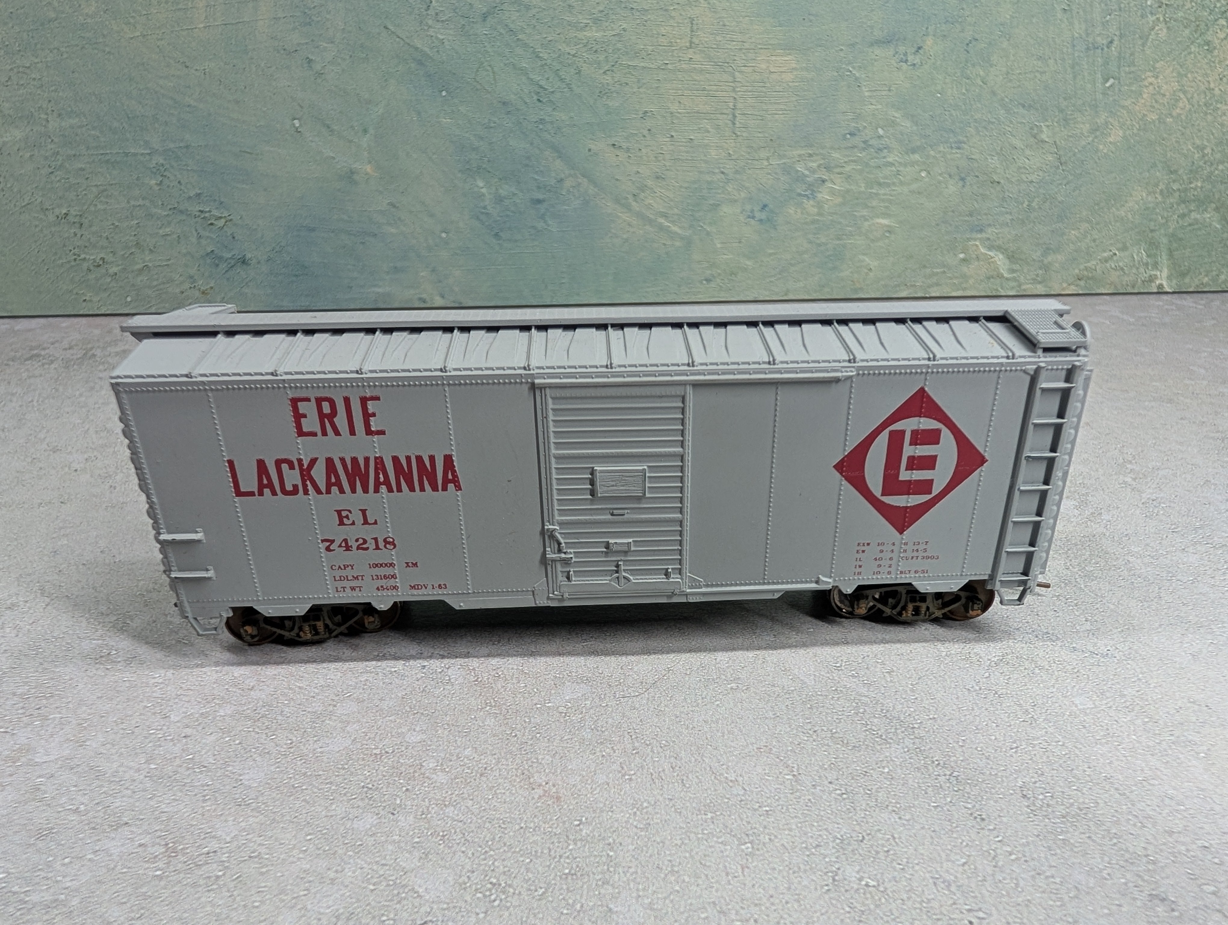 USED Accurail HO Scale 40' Box Car Erie Lackawanna EL #74218