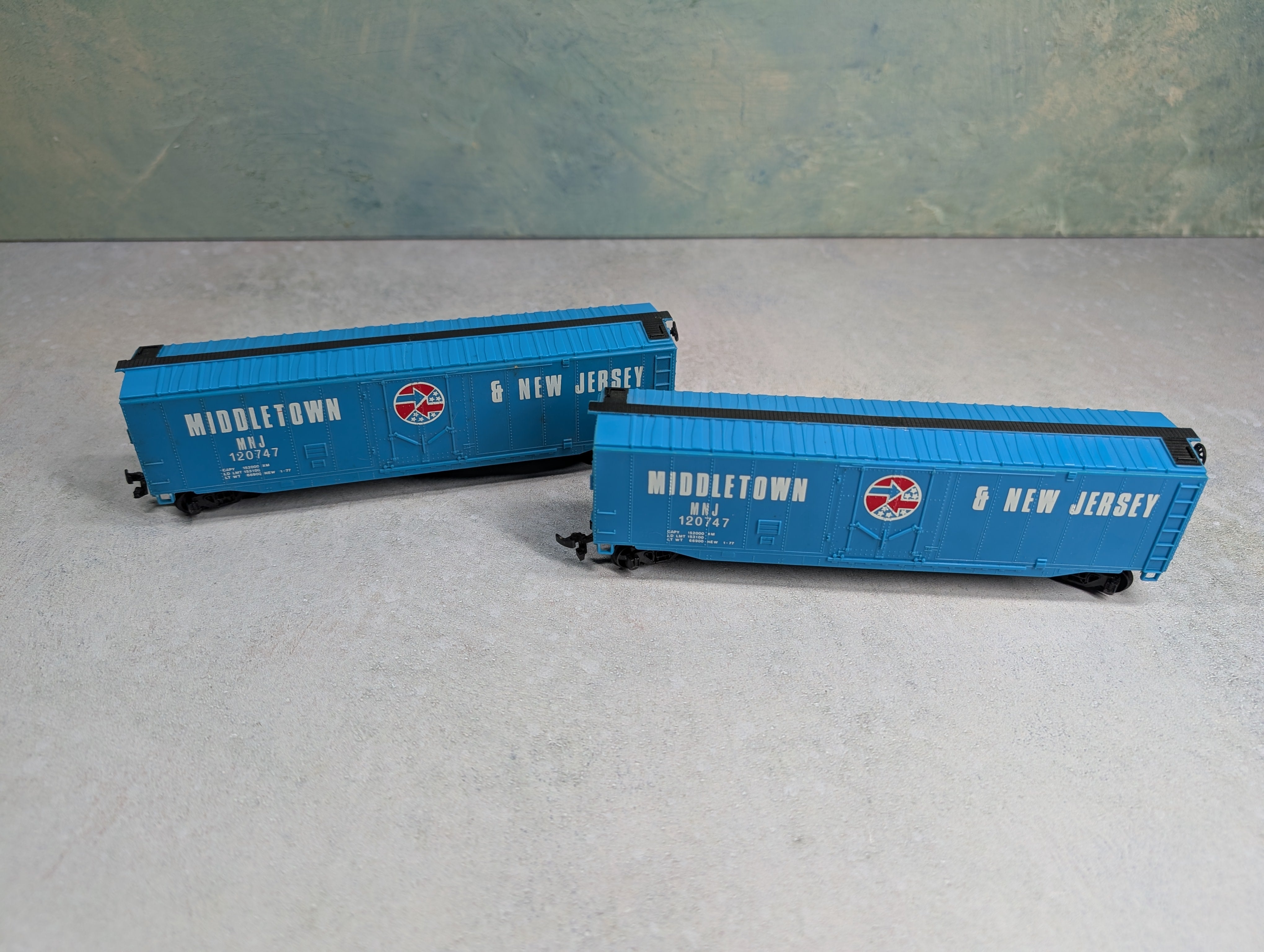 USED Bachmann HO Scale 50' Box Car Middletown and New Jersey Railway MNJ #120747 (2 pcs)