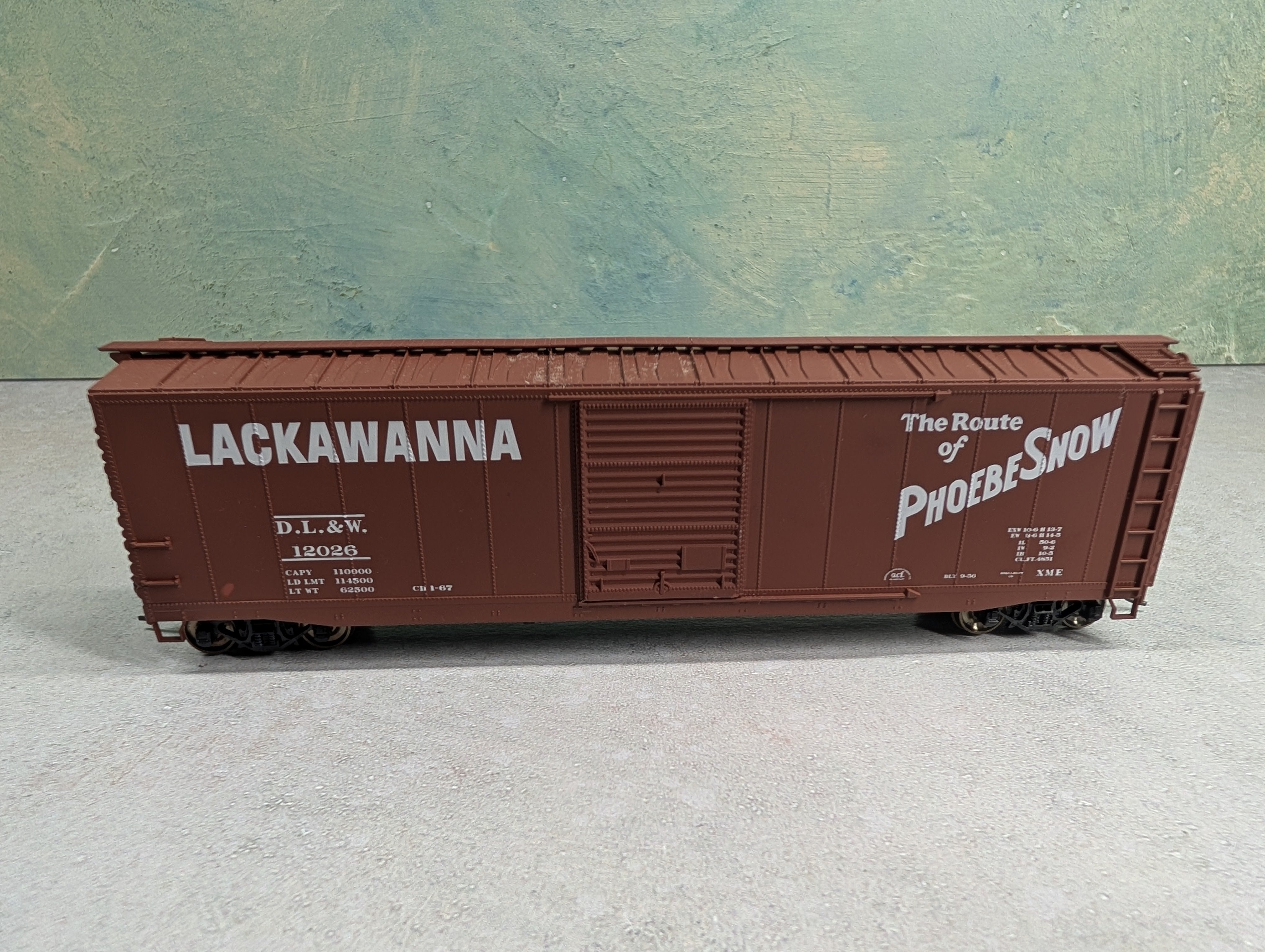 USED Accurail HO Scale 50' Box Car Lackawanna DL&W #12026