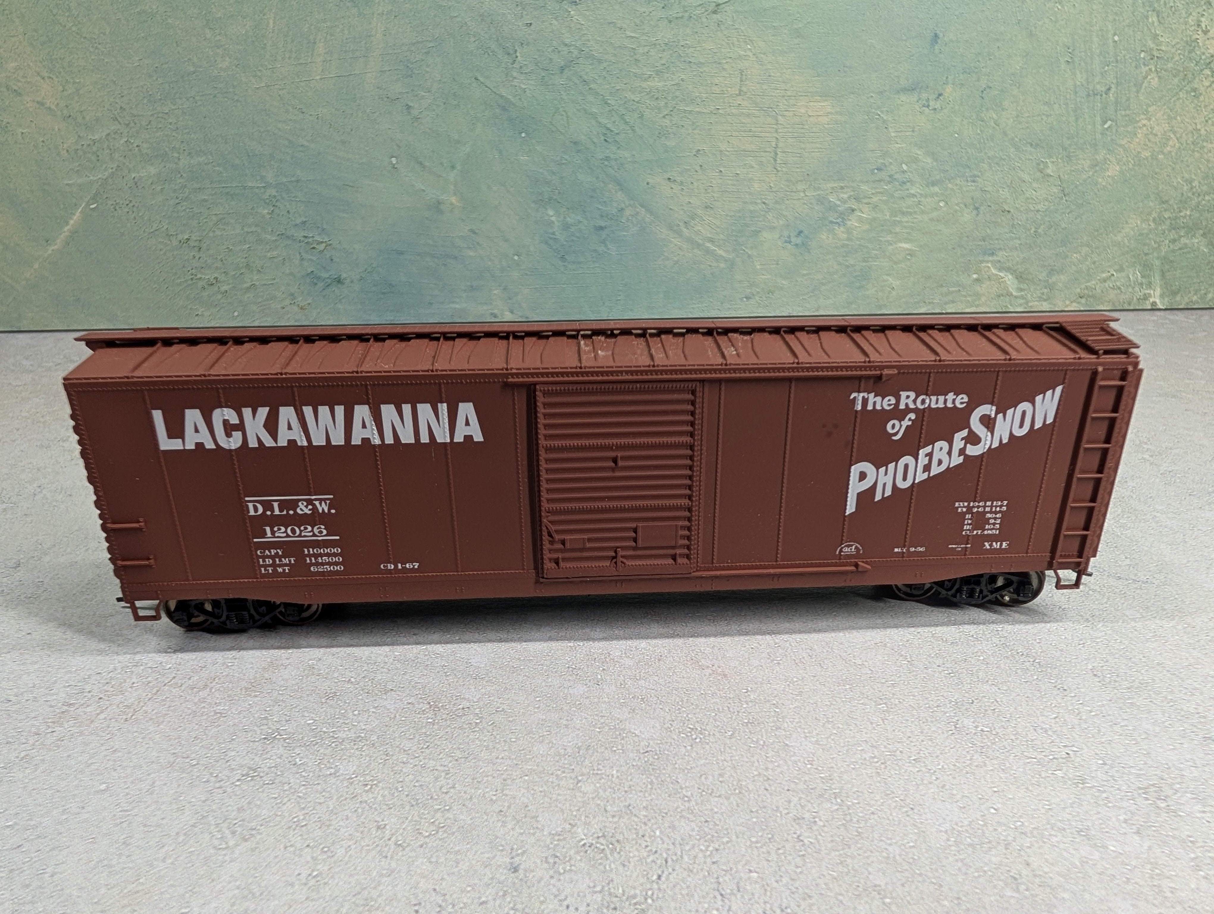USED Accurail HO Scale 50' Box Car Lackawanna DL&W #12026