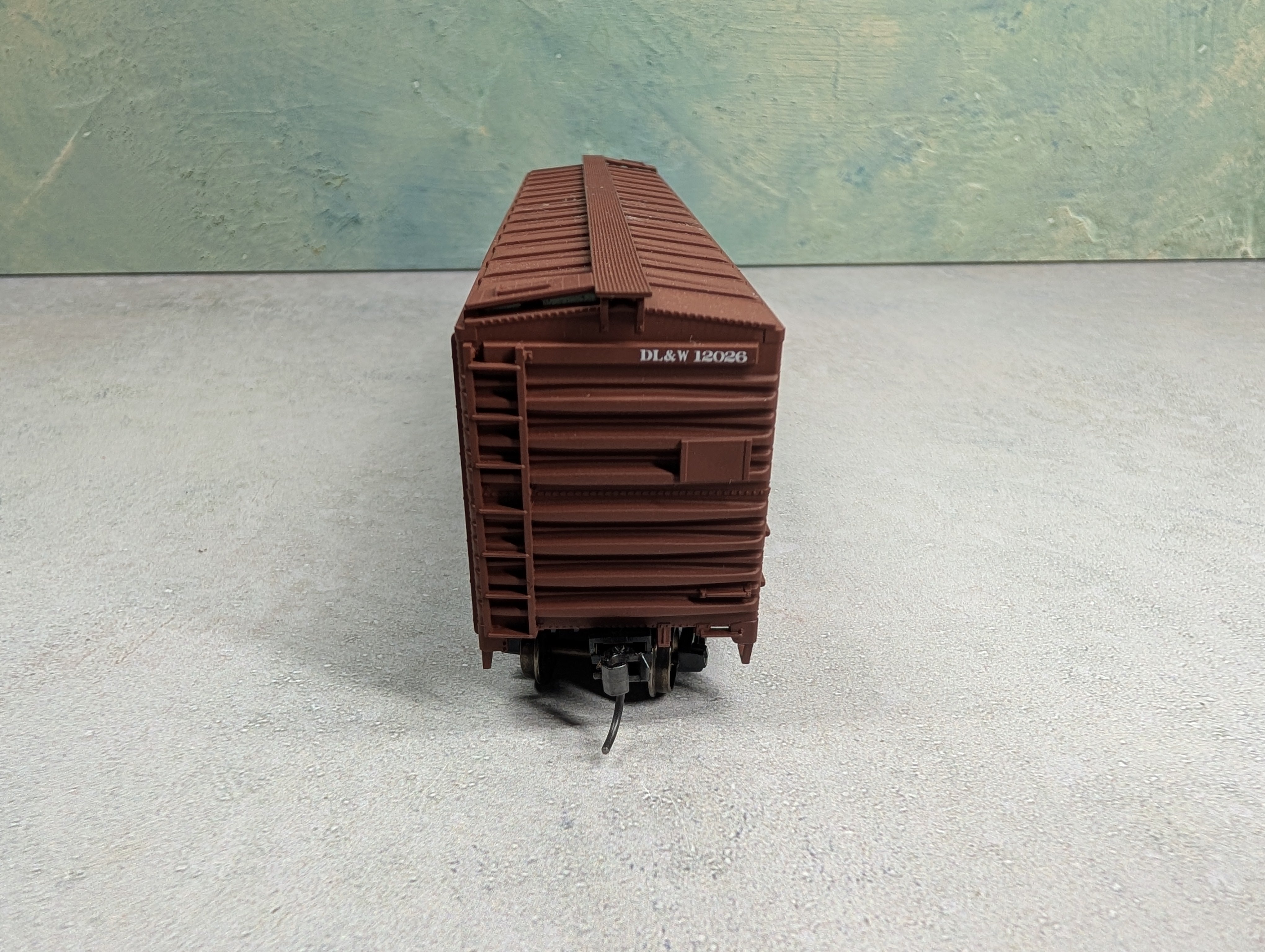 USED Accurail HO Scale 50' Box Car Lackawanna DL&W #12026