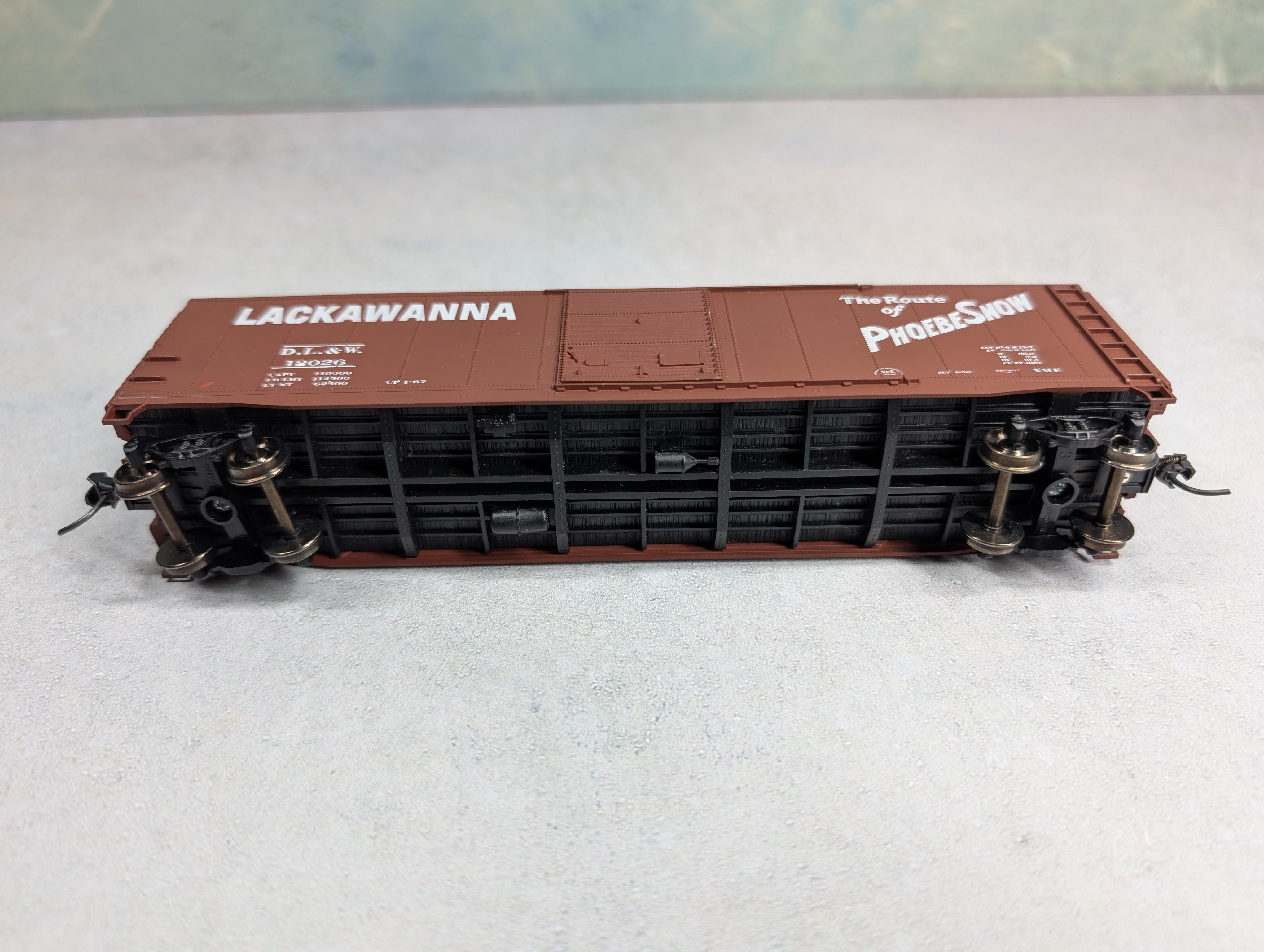 USED Accurail HO Scale 50' Box Car Lackawanna DL&W #12026